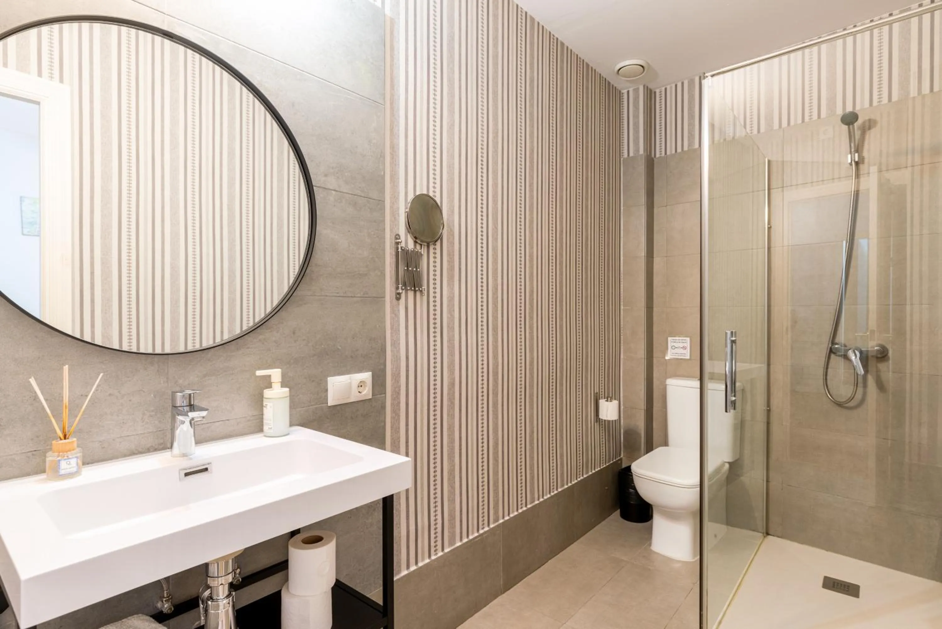 HOUSE SEVILLANA 6 habitaciones