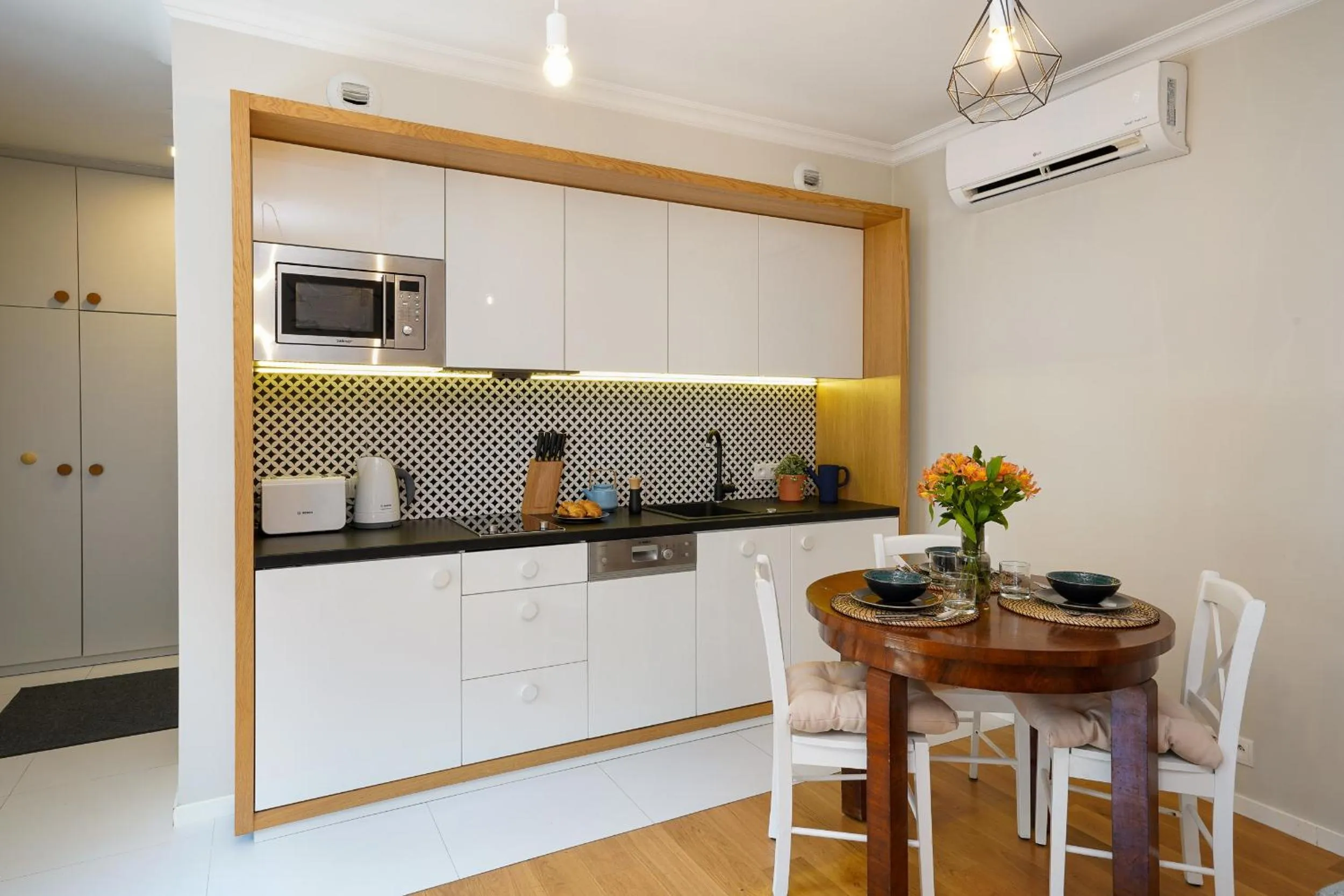 Kitchen or kitchenette in Avium Old Town Apartments