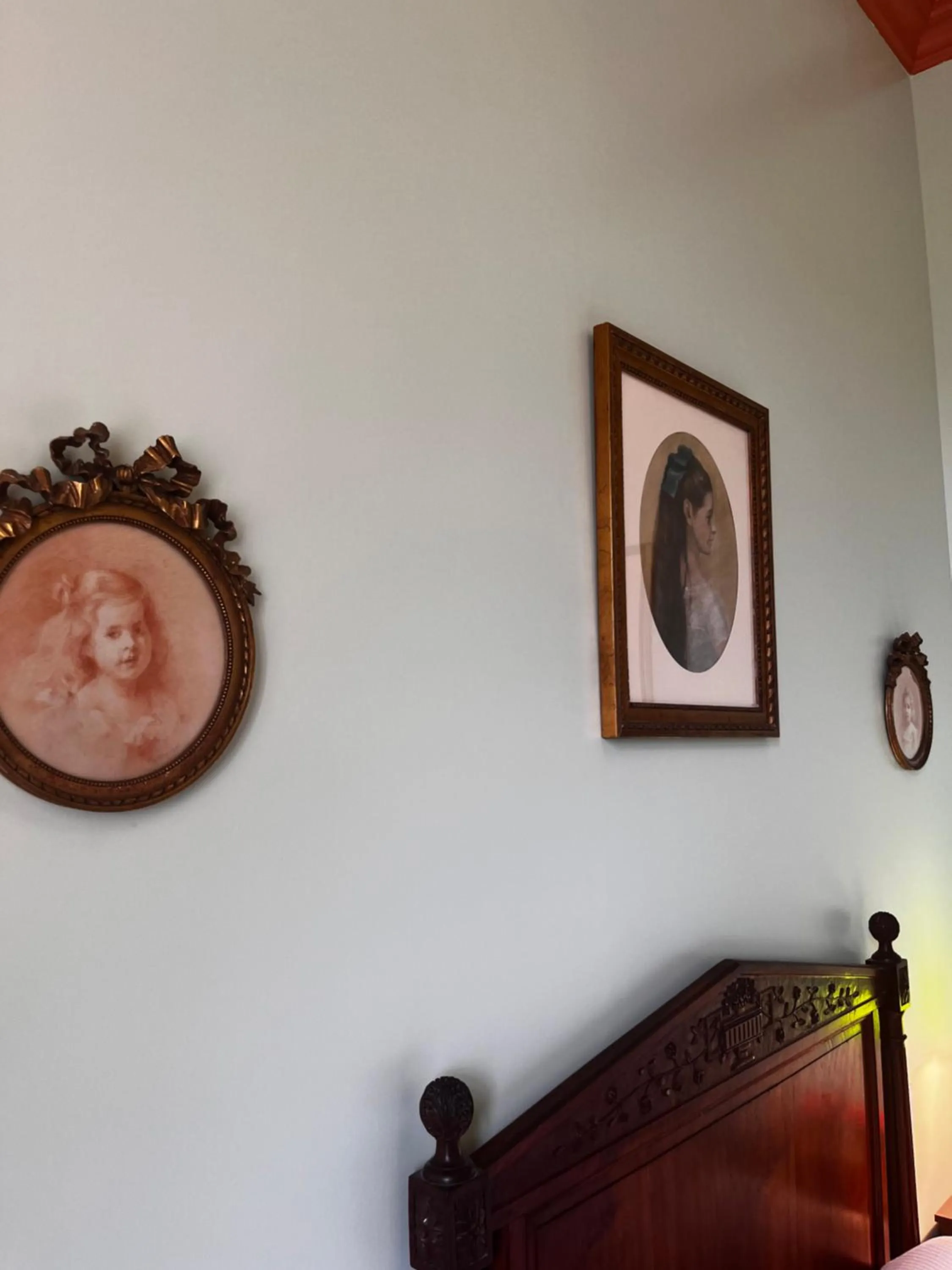 Decorative detail in Château de Rousson