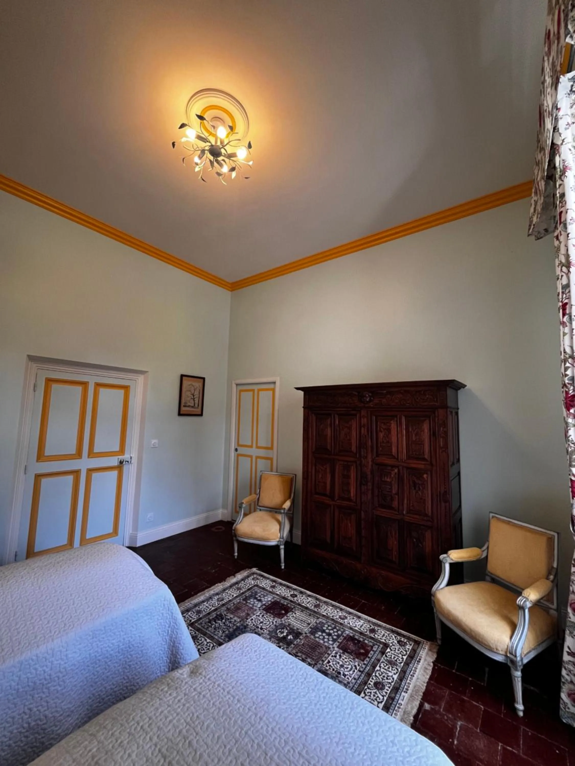 Photo of the whole room in Château de Rousson