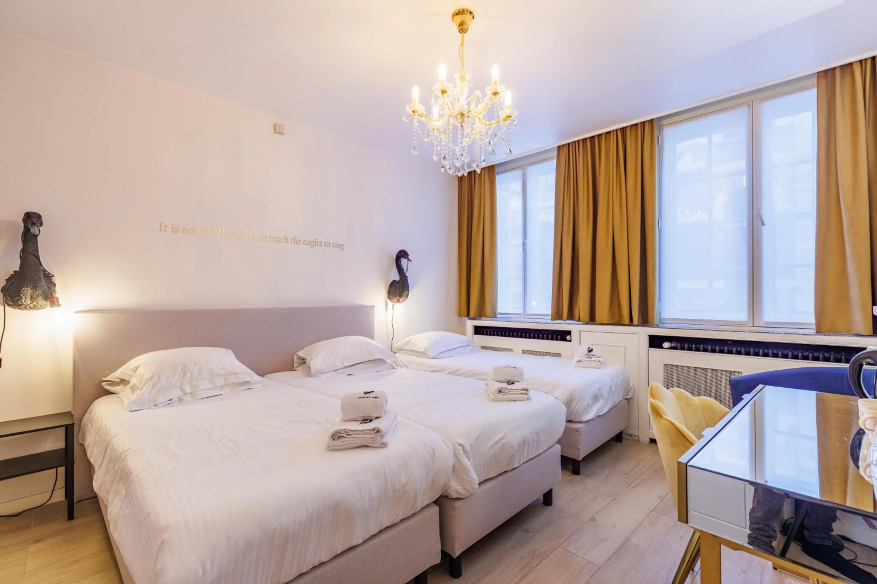 Bed in The Black Swan Hotel