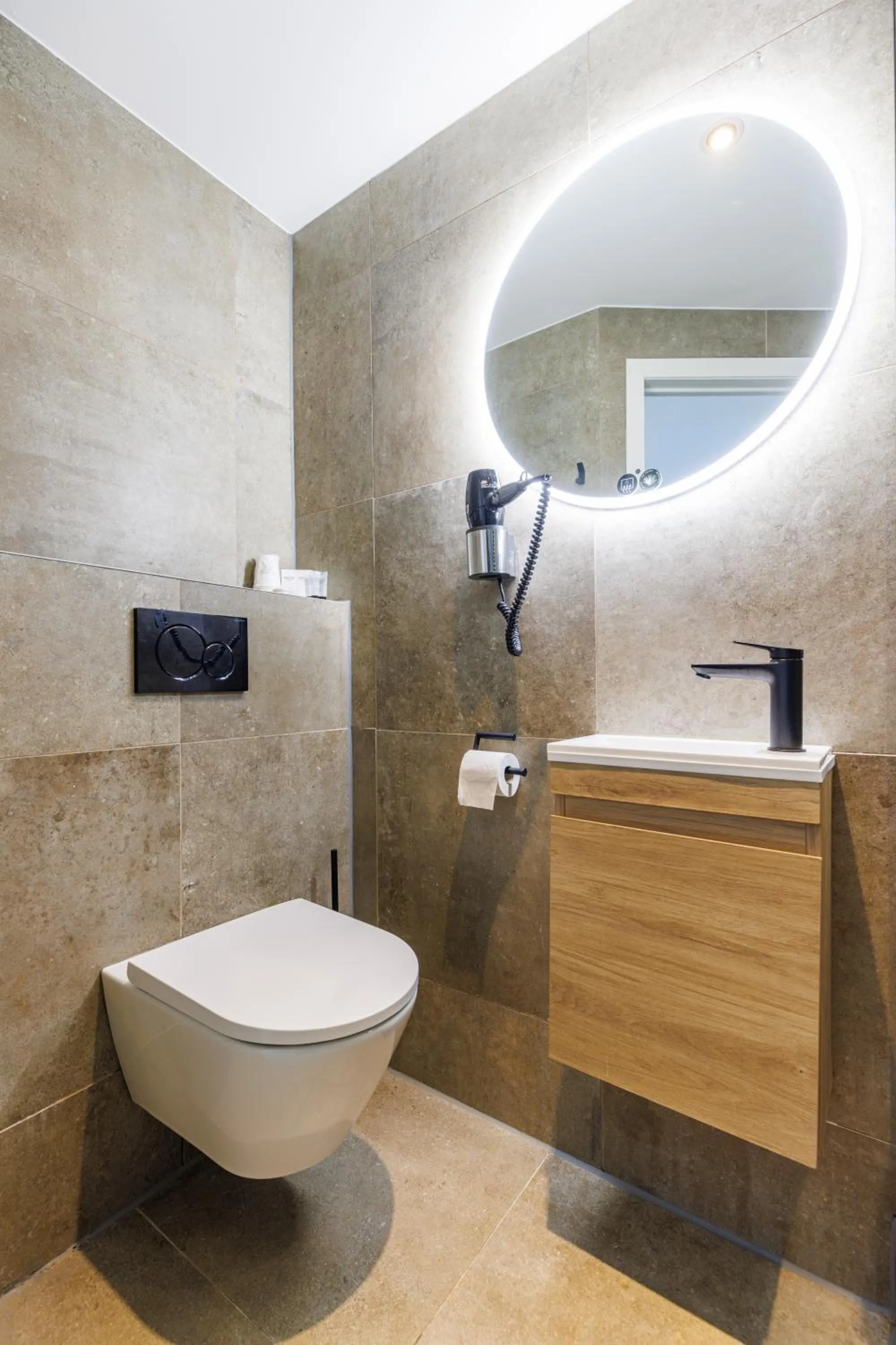 The Black Swan Hotel