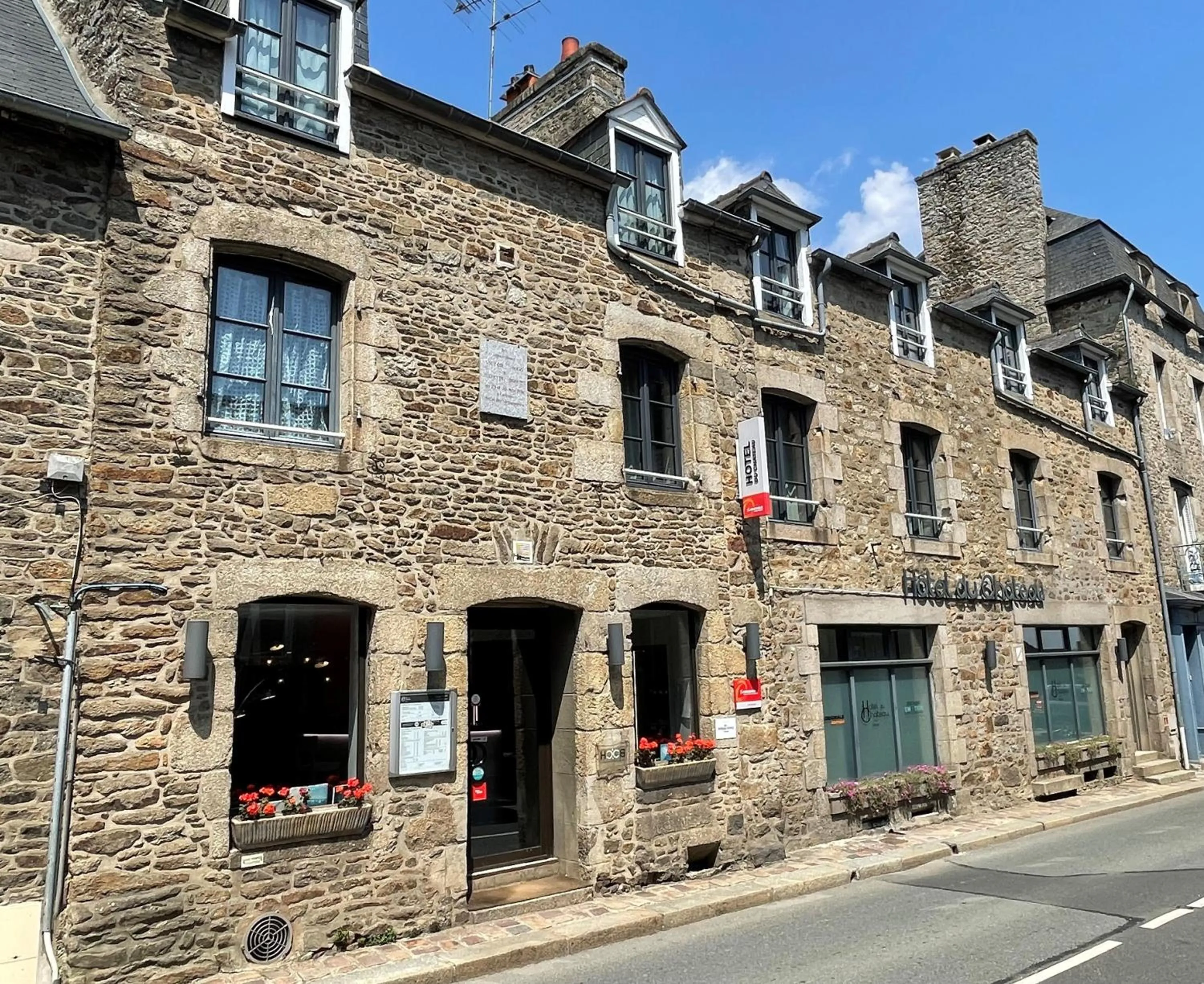 Property building in Hôtel du Château Dinan - Originals Boutique