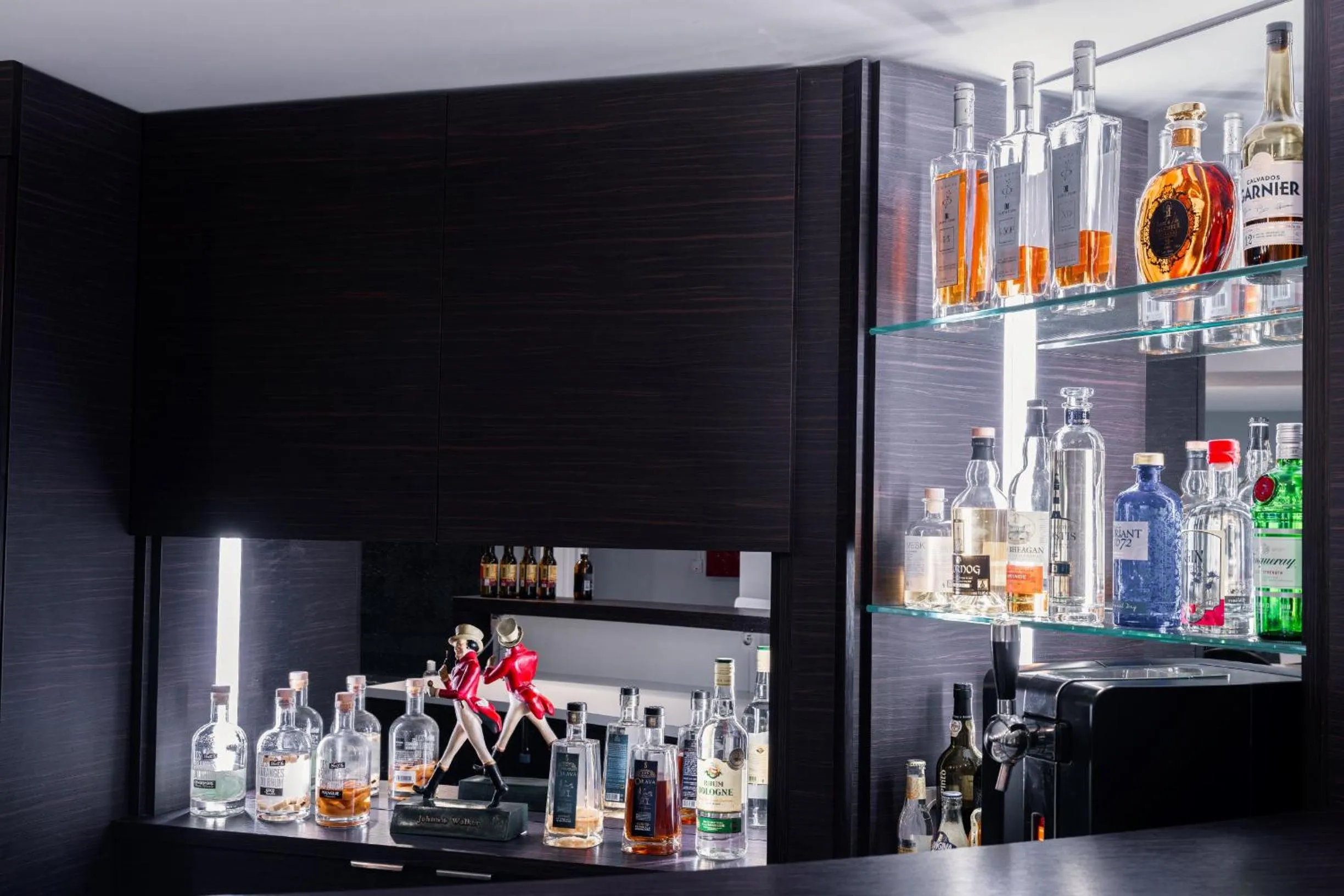 Lounge or bar in Hôtel du Château Dinan - Originals Boutique