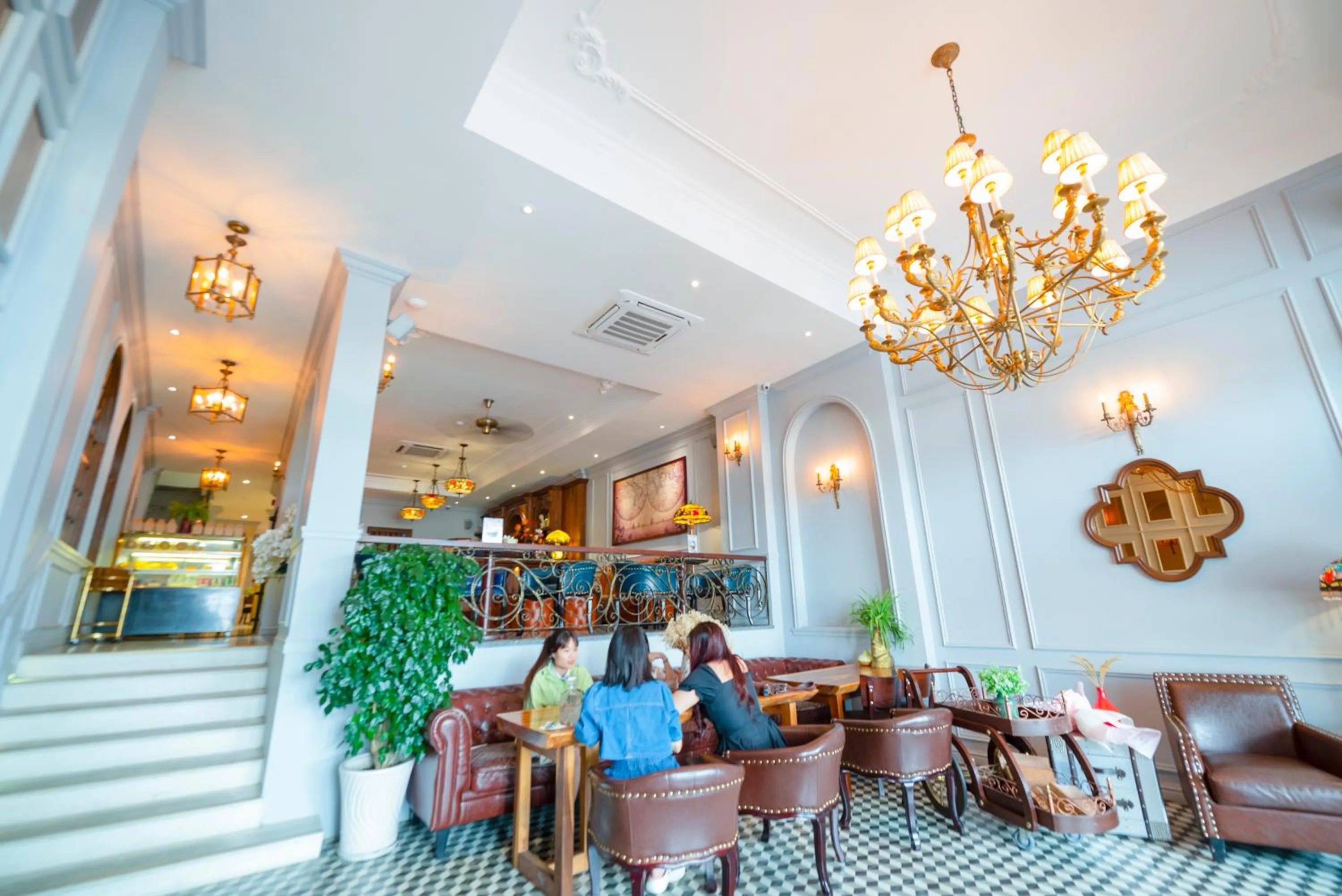 Restaurant/places to eat in Di lusso Boutique Hotel Riverside Danang