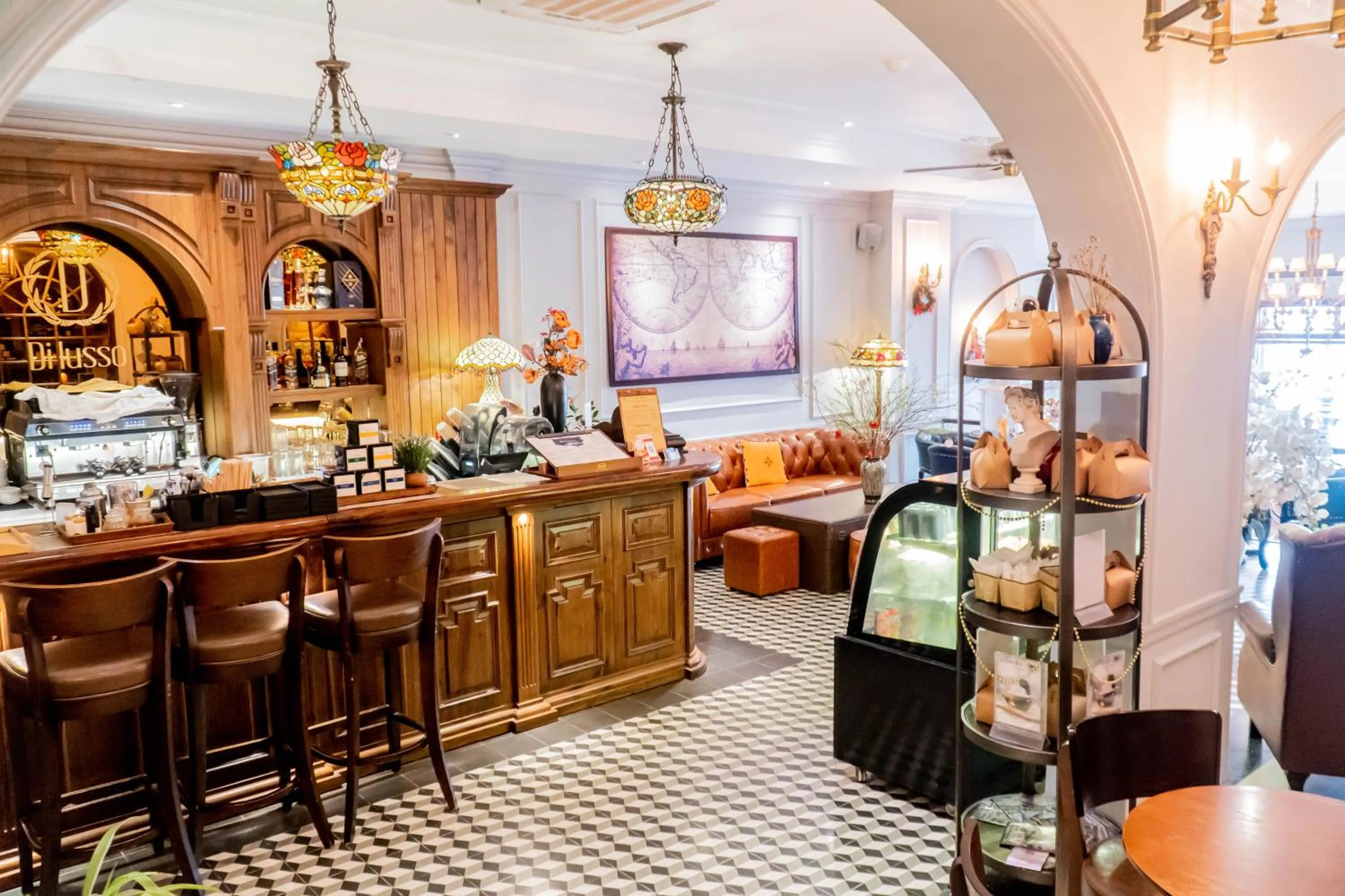 Restaurant/places to eat in Di lusso Boutique Hotel Riverside Danang