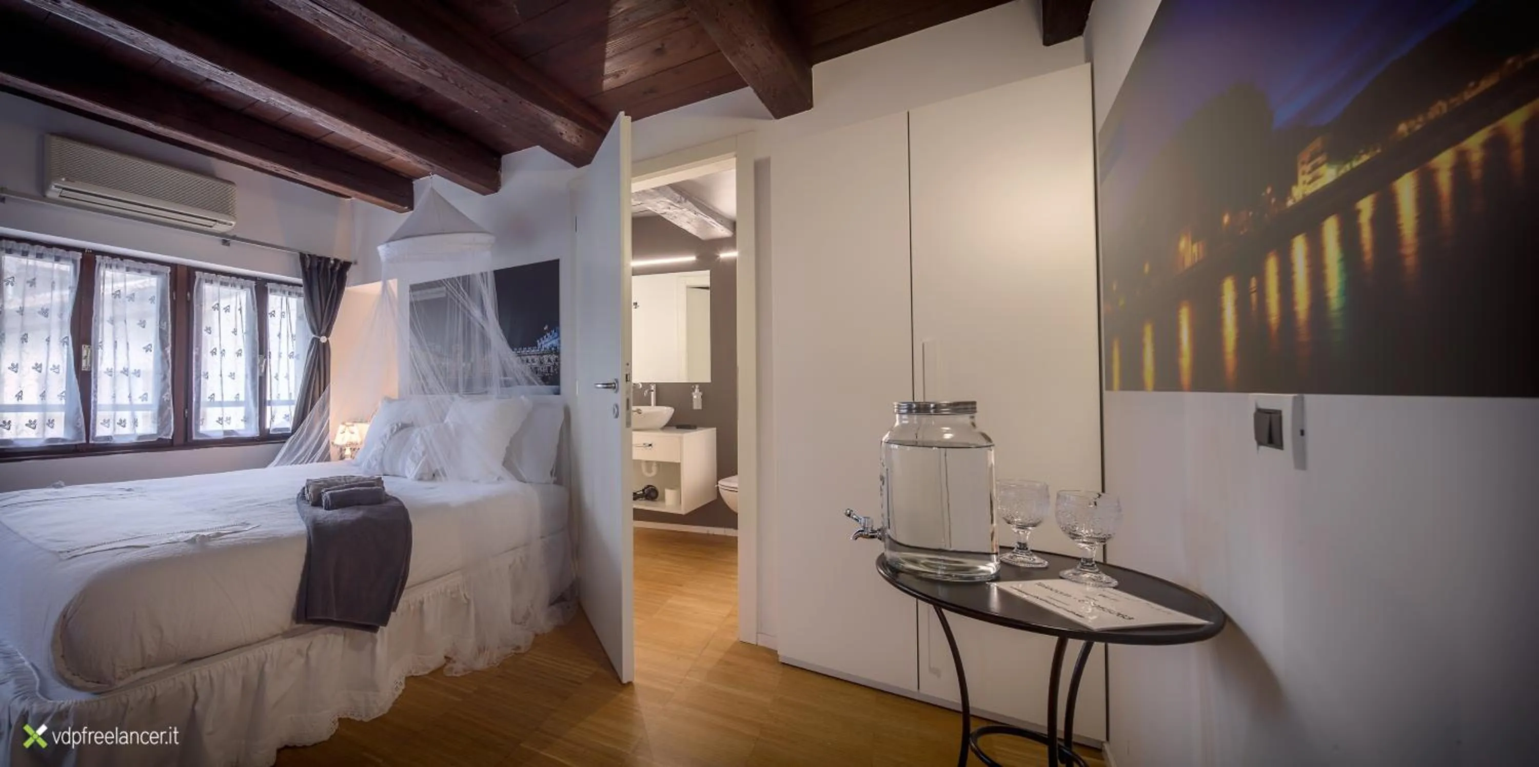 Communal lounge/ TV room, Bed in B&B Gli Scorci di Trento