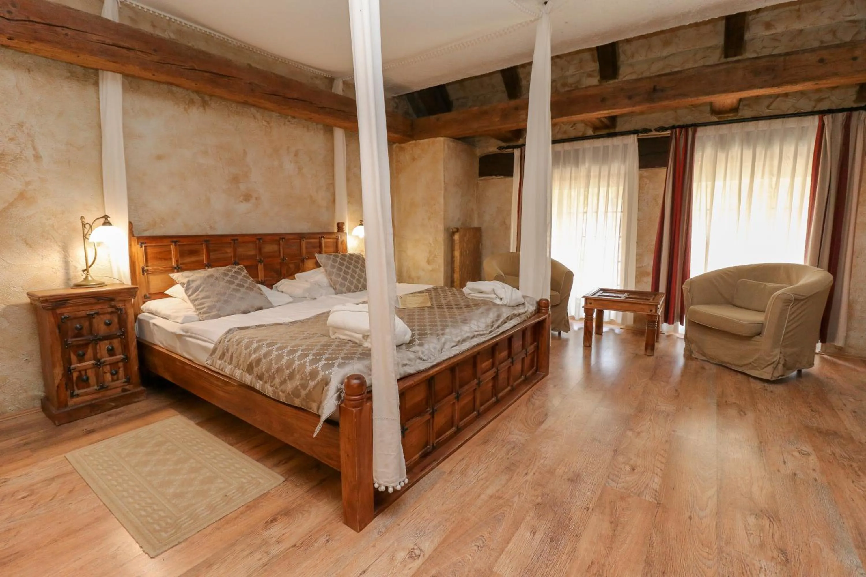 Bedroom, Bed in Puchner Kastélyszálló