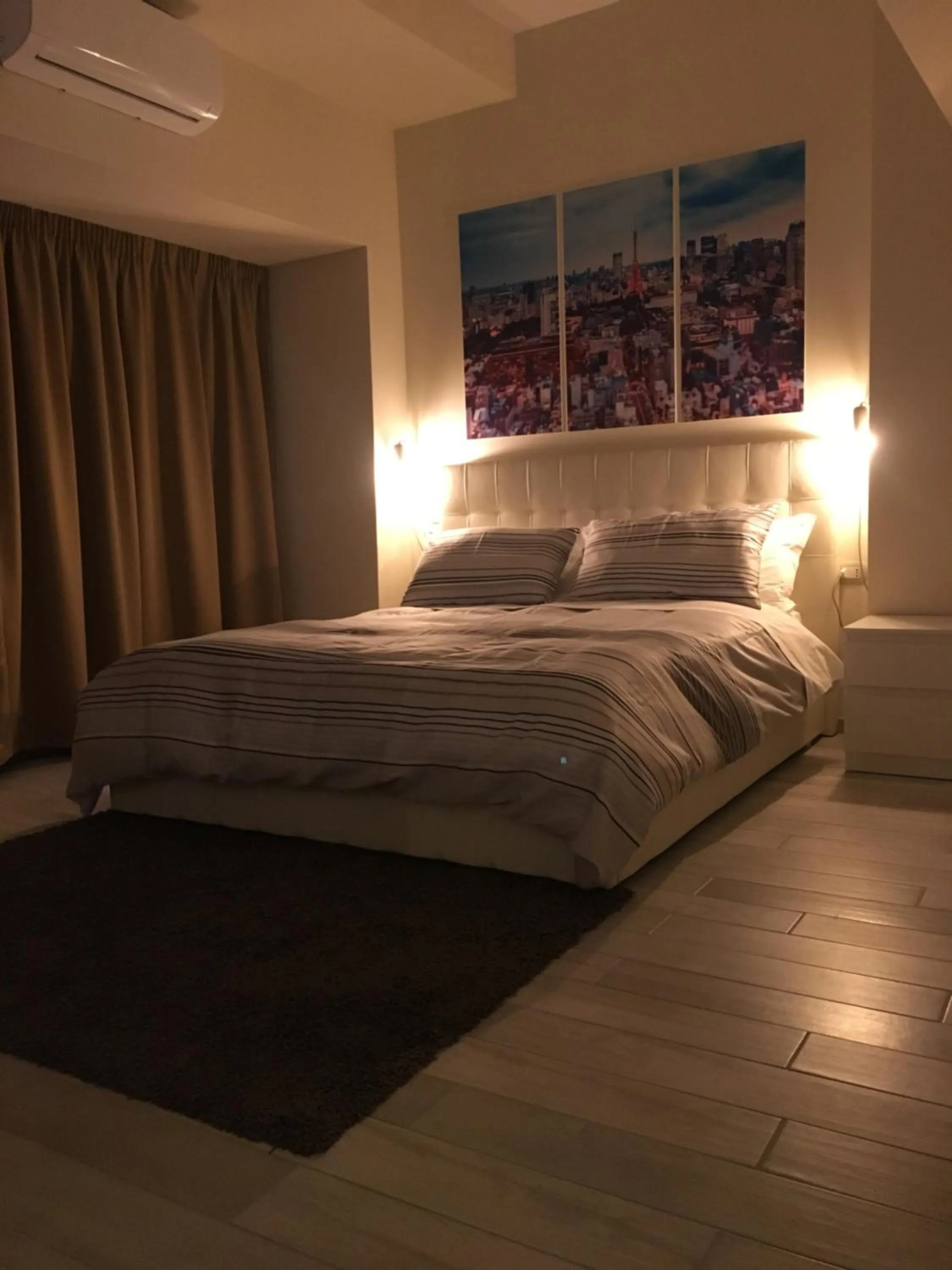 Photo of the whole room, Bed in Morra's Home