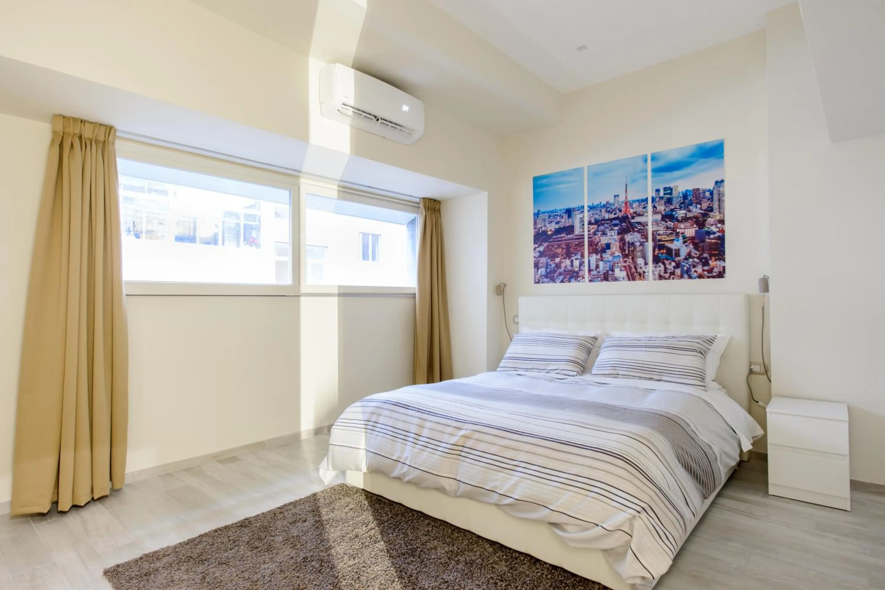 Photo of the whole room, Bed in Morra's Home