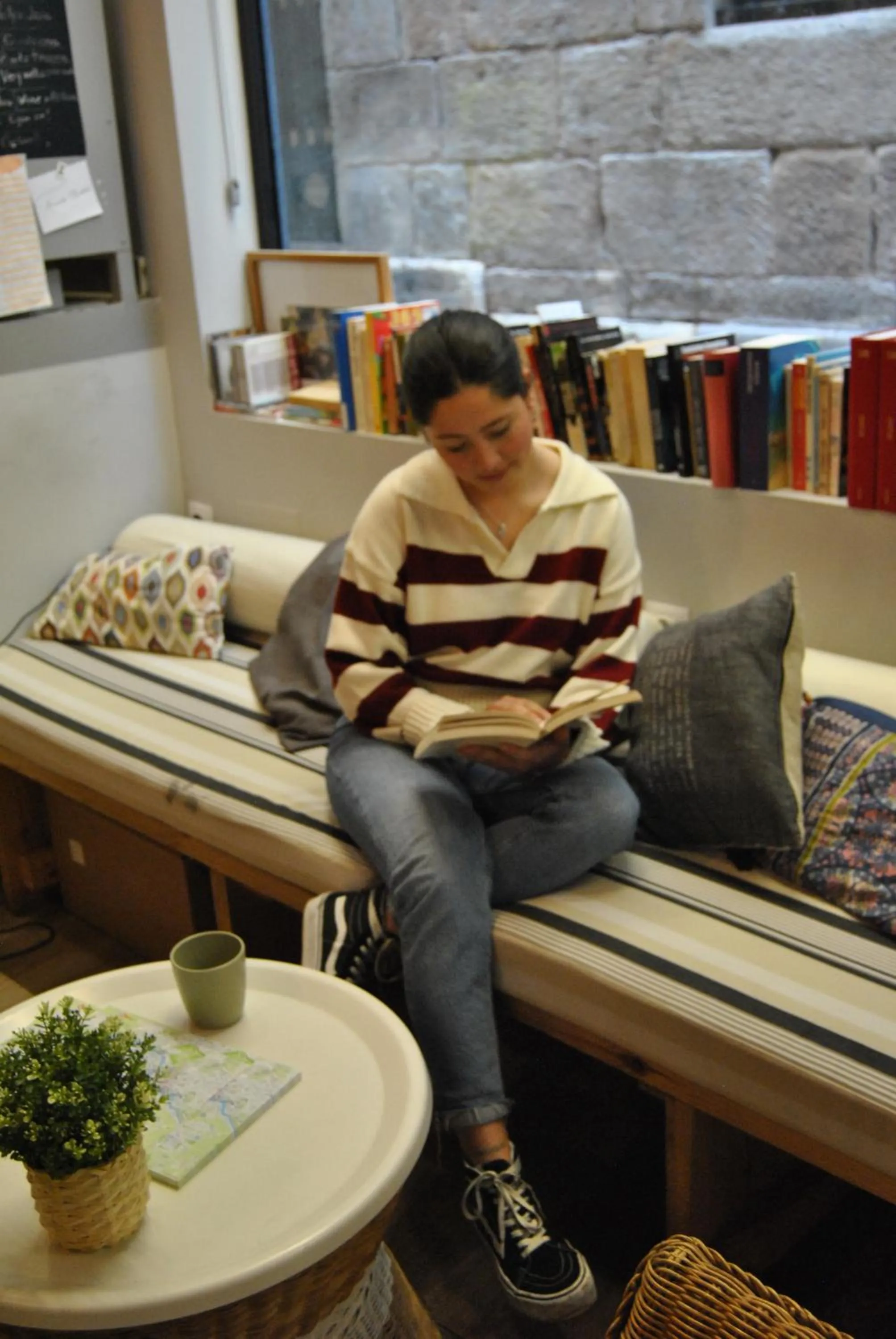 Communal lounge/ TV room in Quartier Bilbao Hostel Casco Viejo
