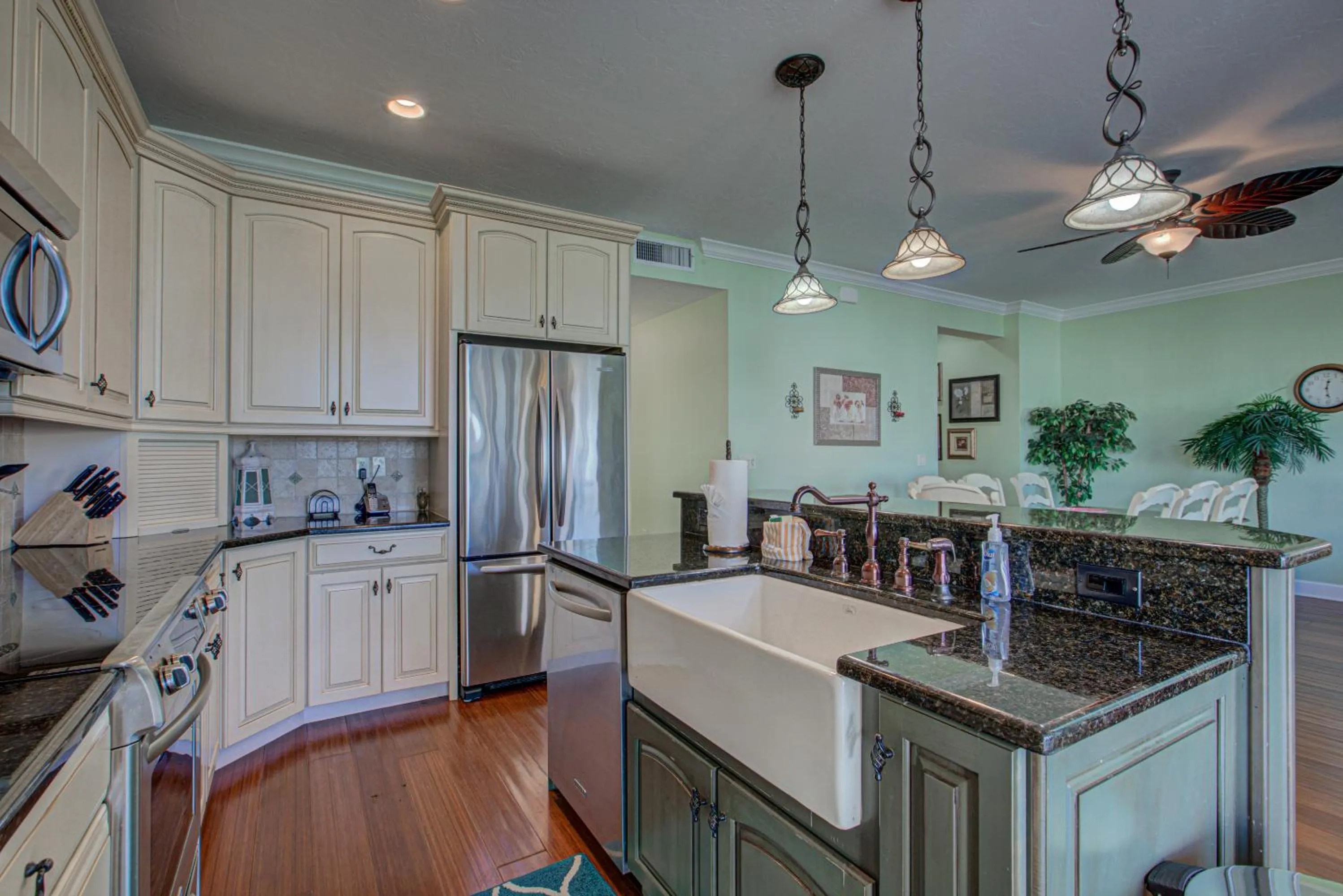 Property building in Anna Maria Island Beach Palace