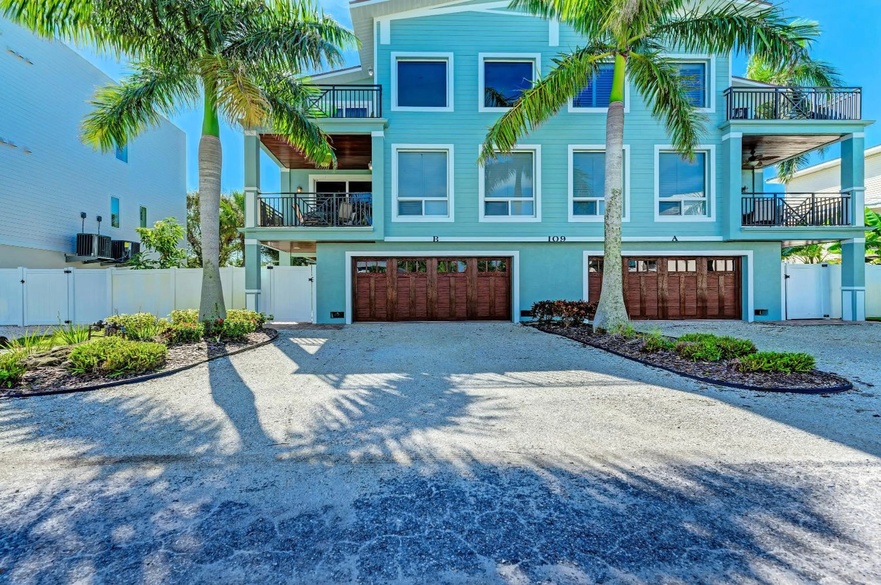 Property building in Anna Maria Island Beach Palace