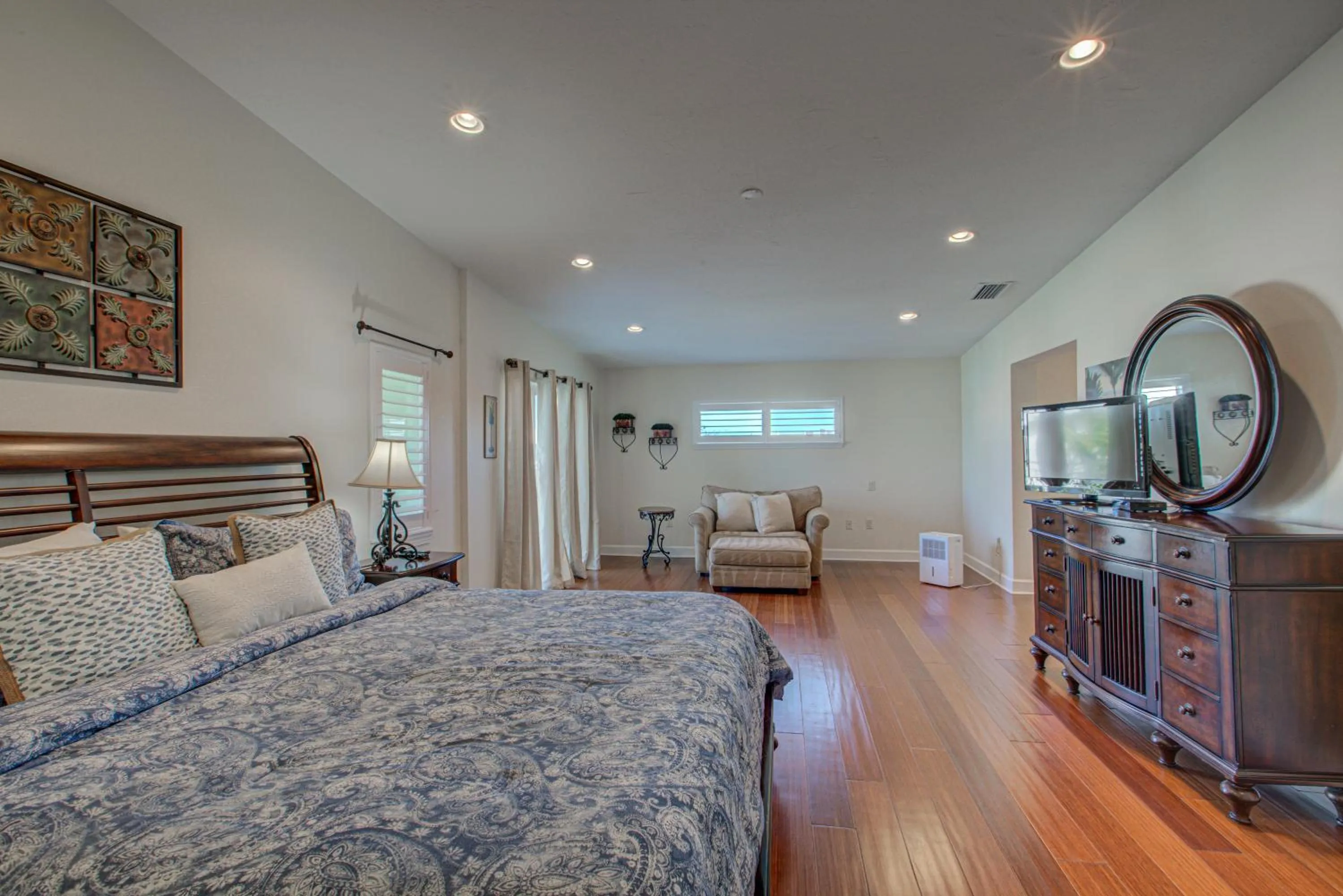Property building, Bed in Anna Maria Island Beach Palace