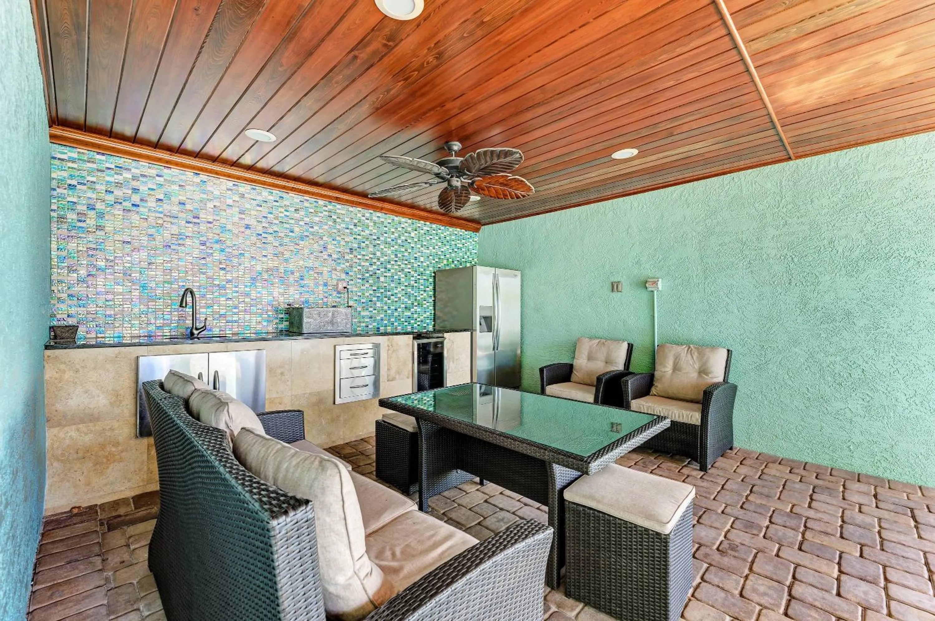 Property building in Anna Maria Island Beach Palace