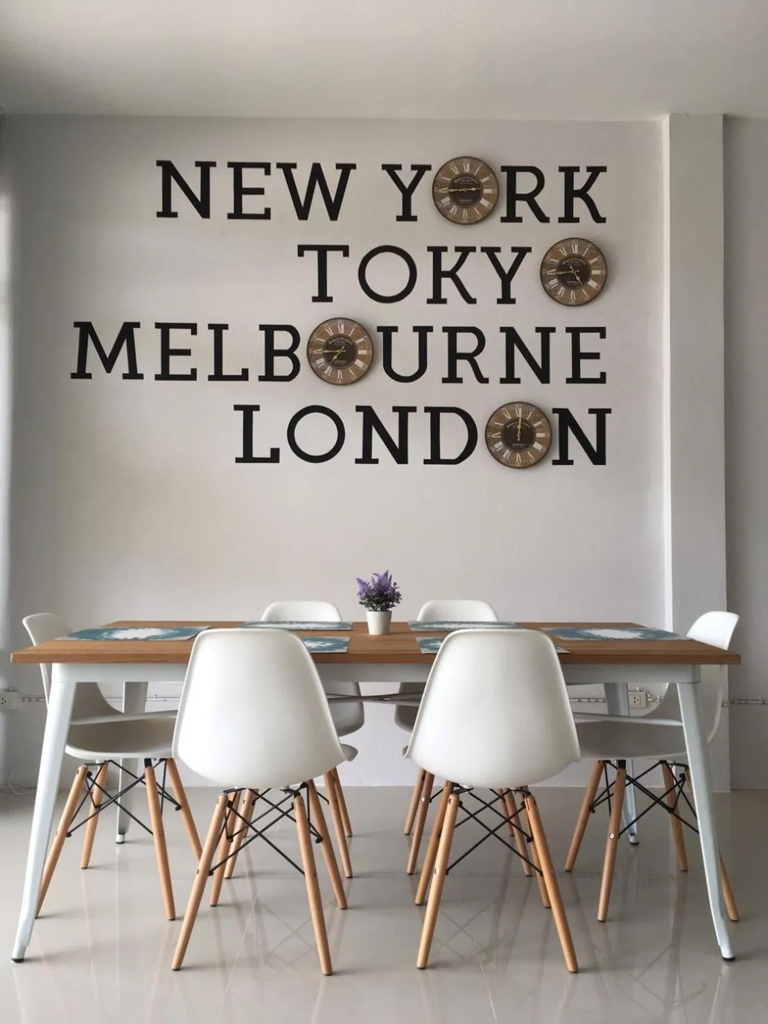 Restaurant/places to eat in DKaYa Hostel