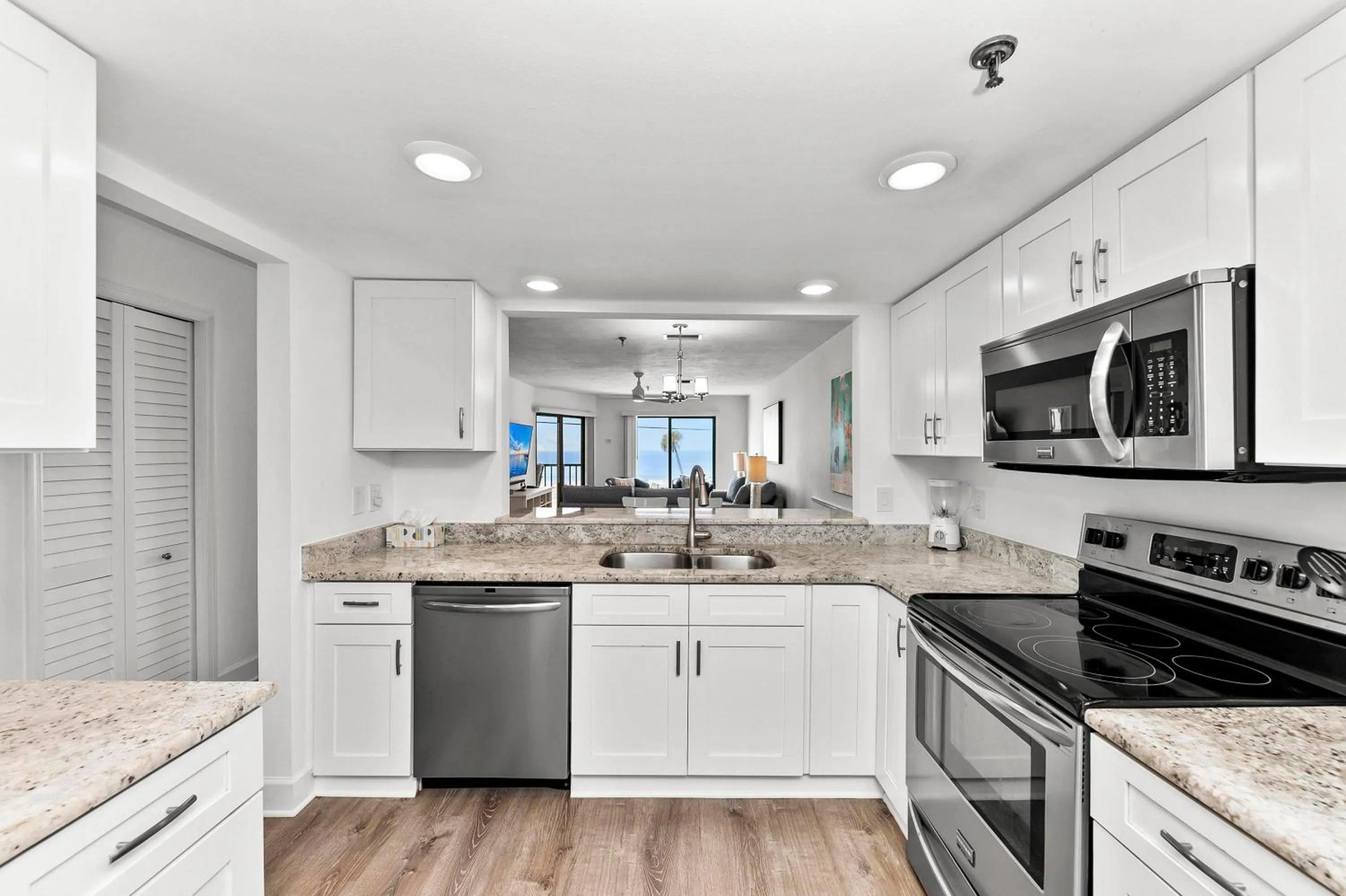 Kitchen or kitchenette in Anna Maria Island Beach Sands 101