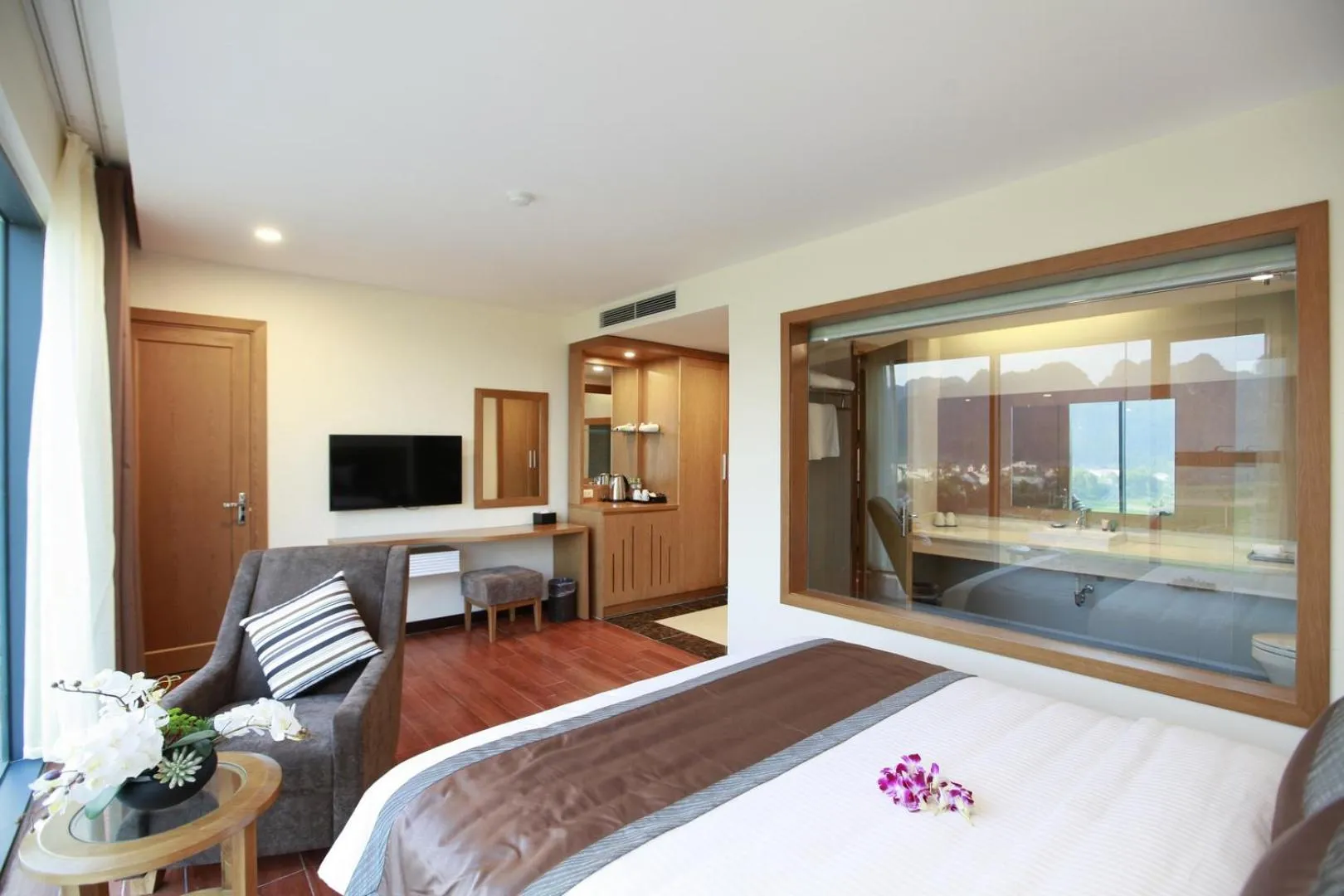 Bed in Muong Thanh Holiday Con Cuong