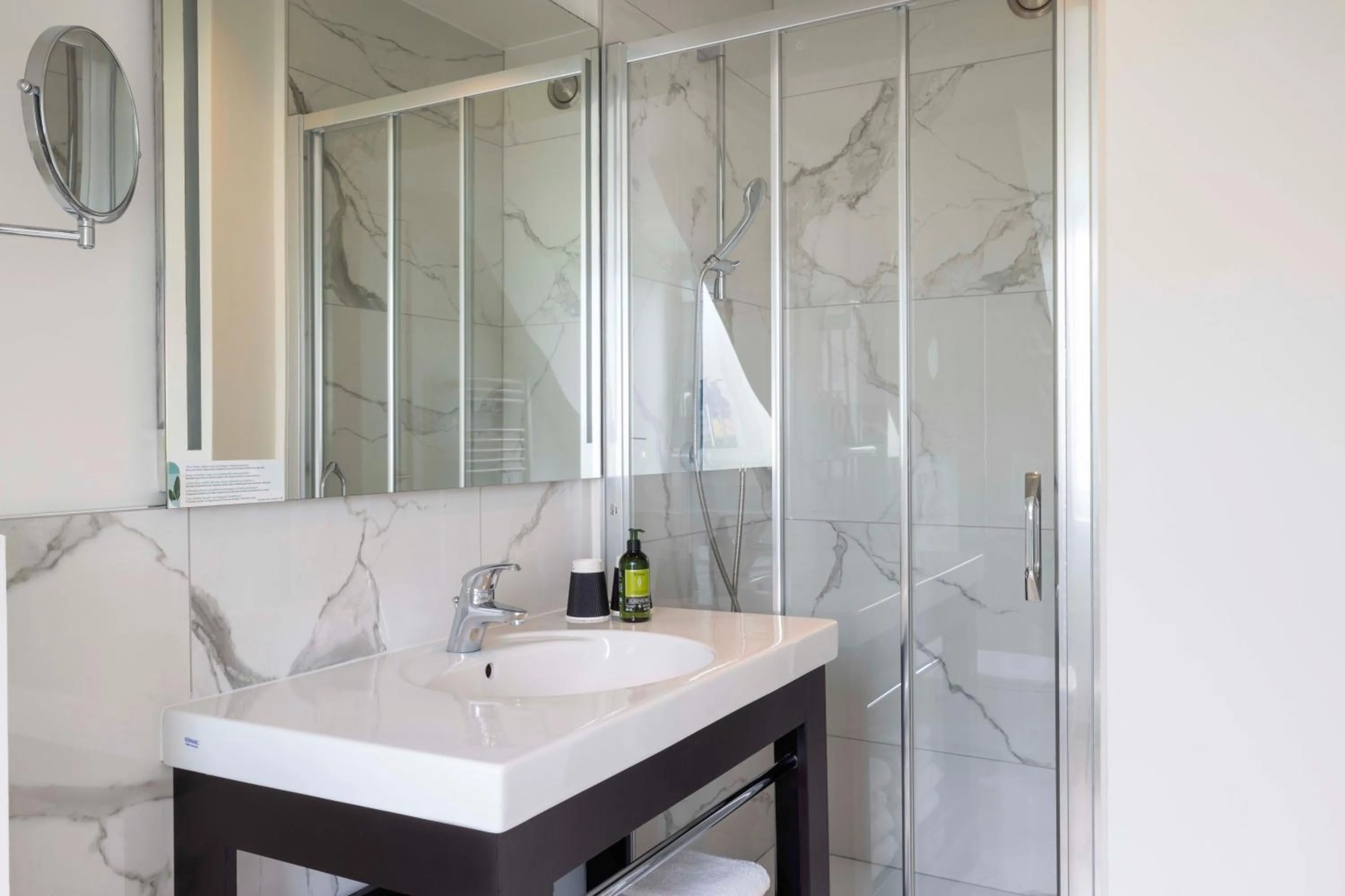 Shower in Hotel The Augustin