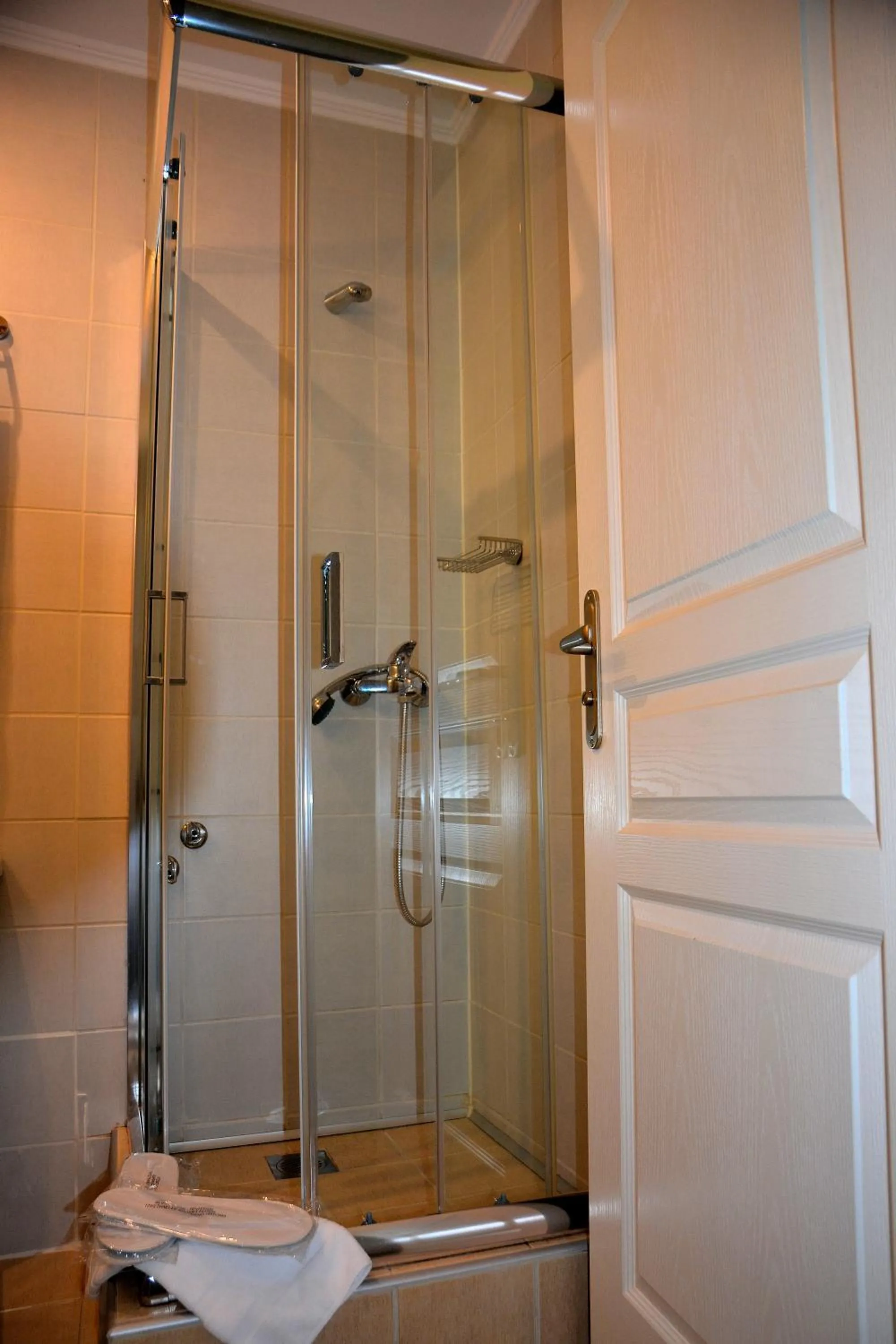 Shower in Old Town Inn