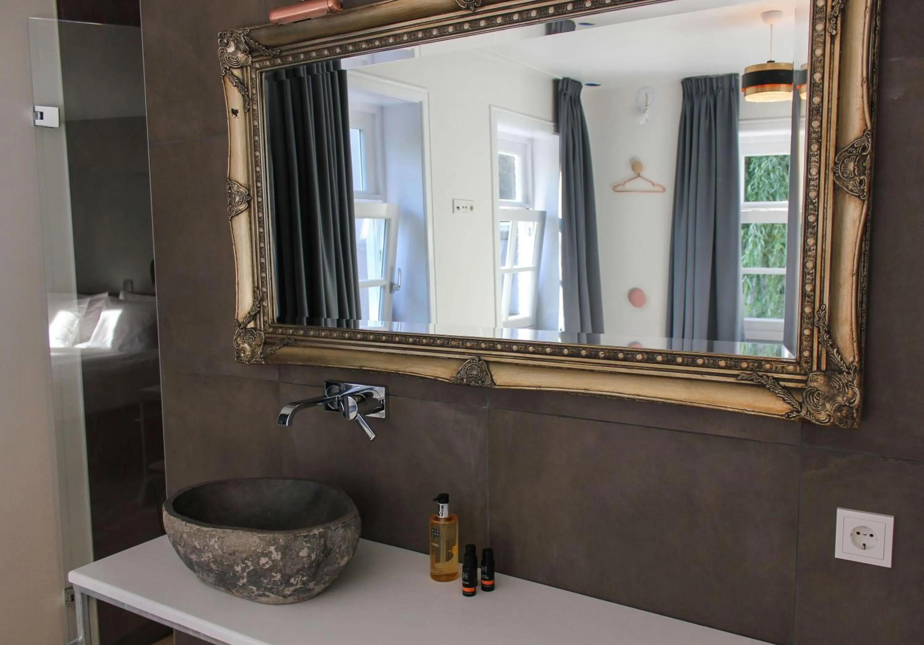 Decorative detail in Boutique Hotel Nieuw Uilenburg