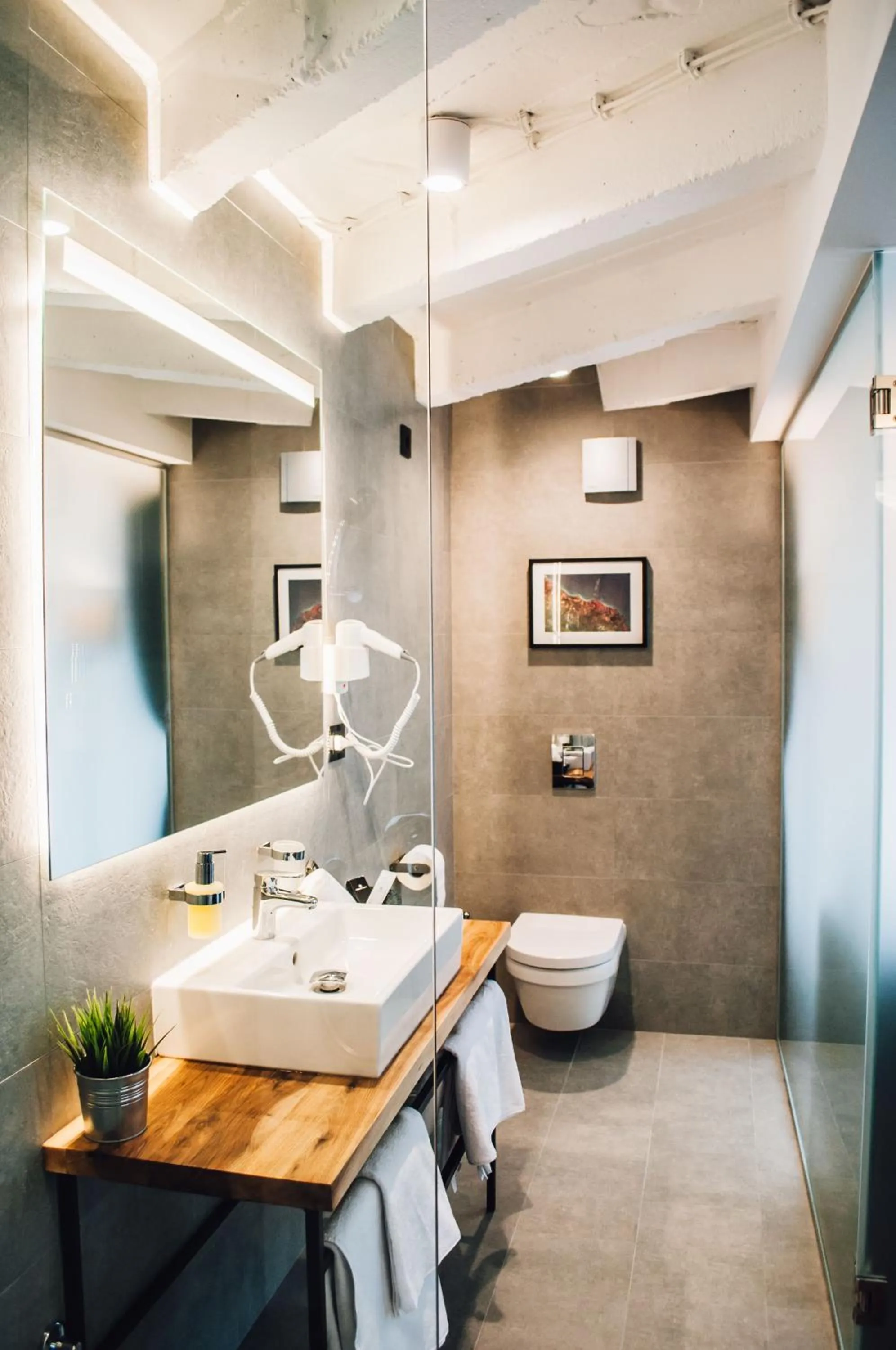 Shower in Nomad Luxury Suites