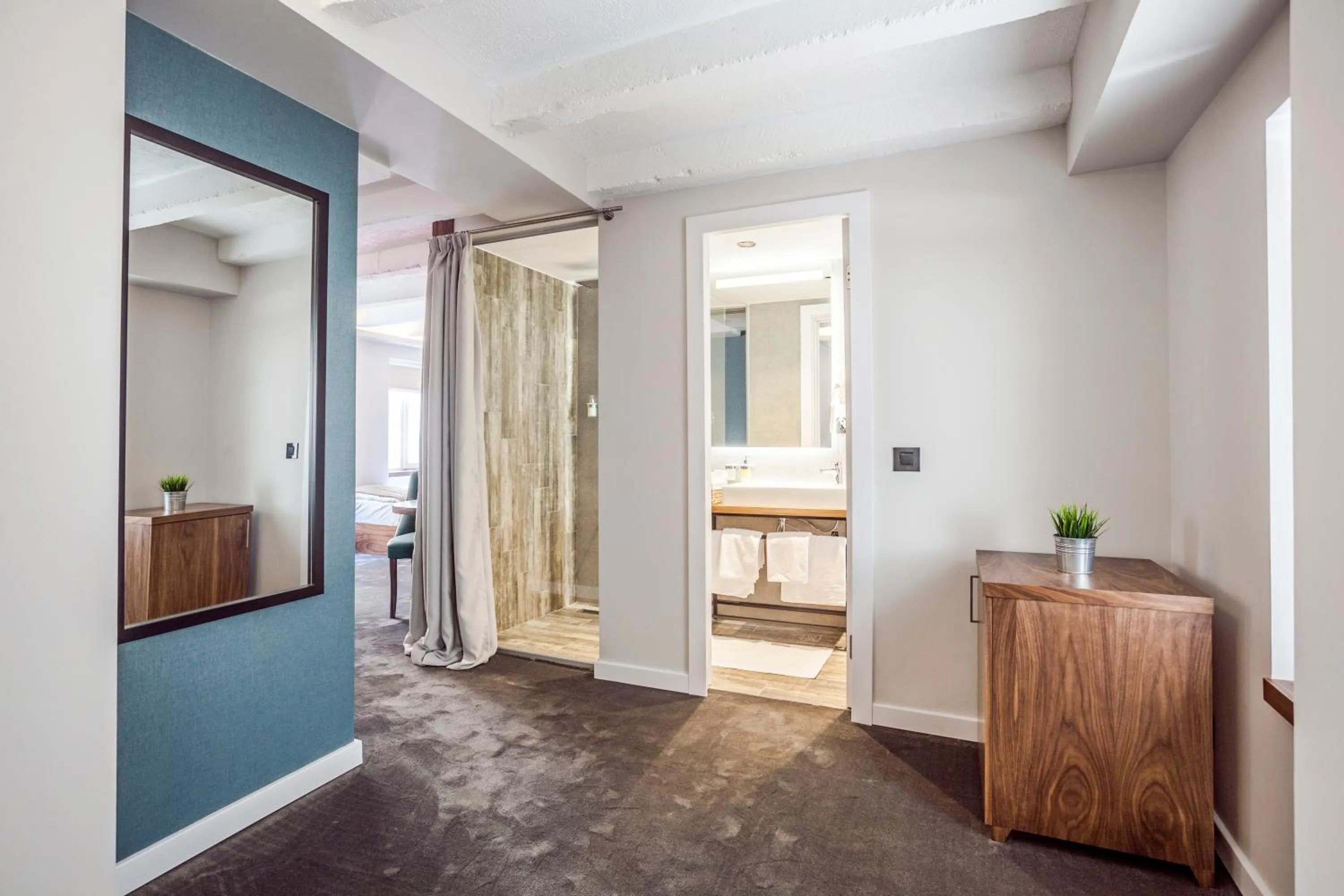 Shower, Bed in Nomad Luxury Suites