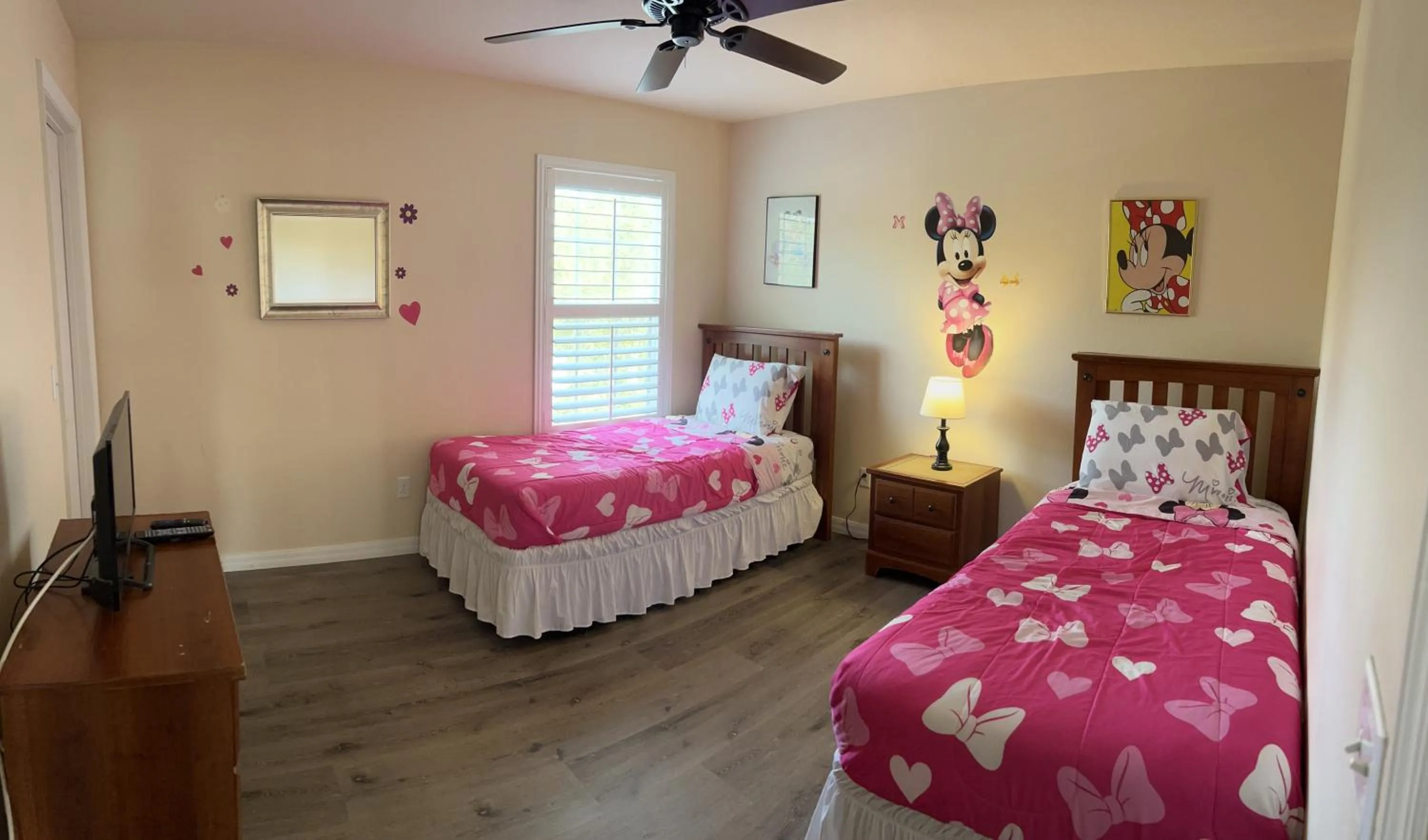 Bed in Cozy Villa With South Facing Pool