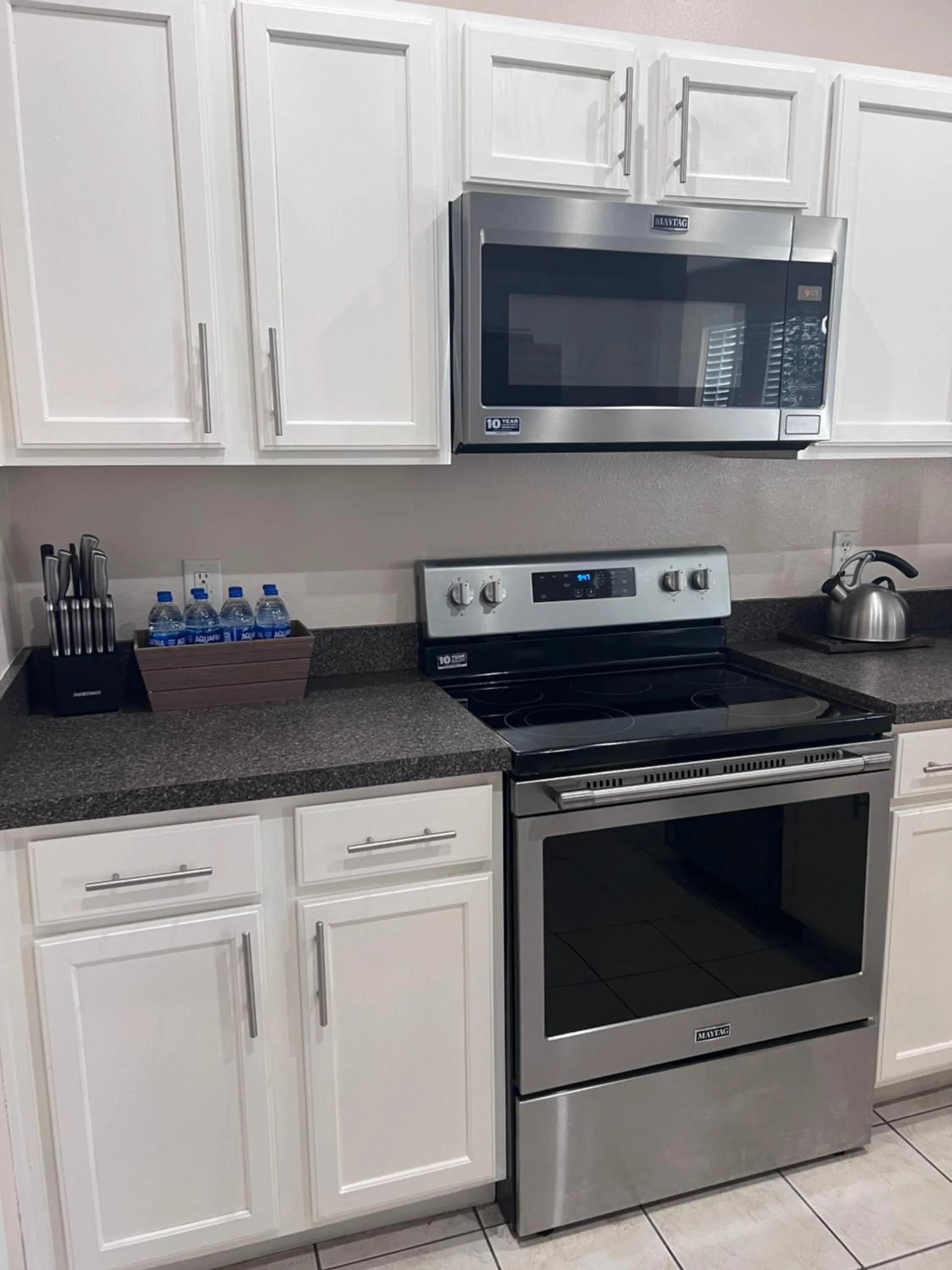 Kitchen or kitchenette in Cozy Villa With South Facing Pool