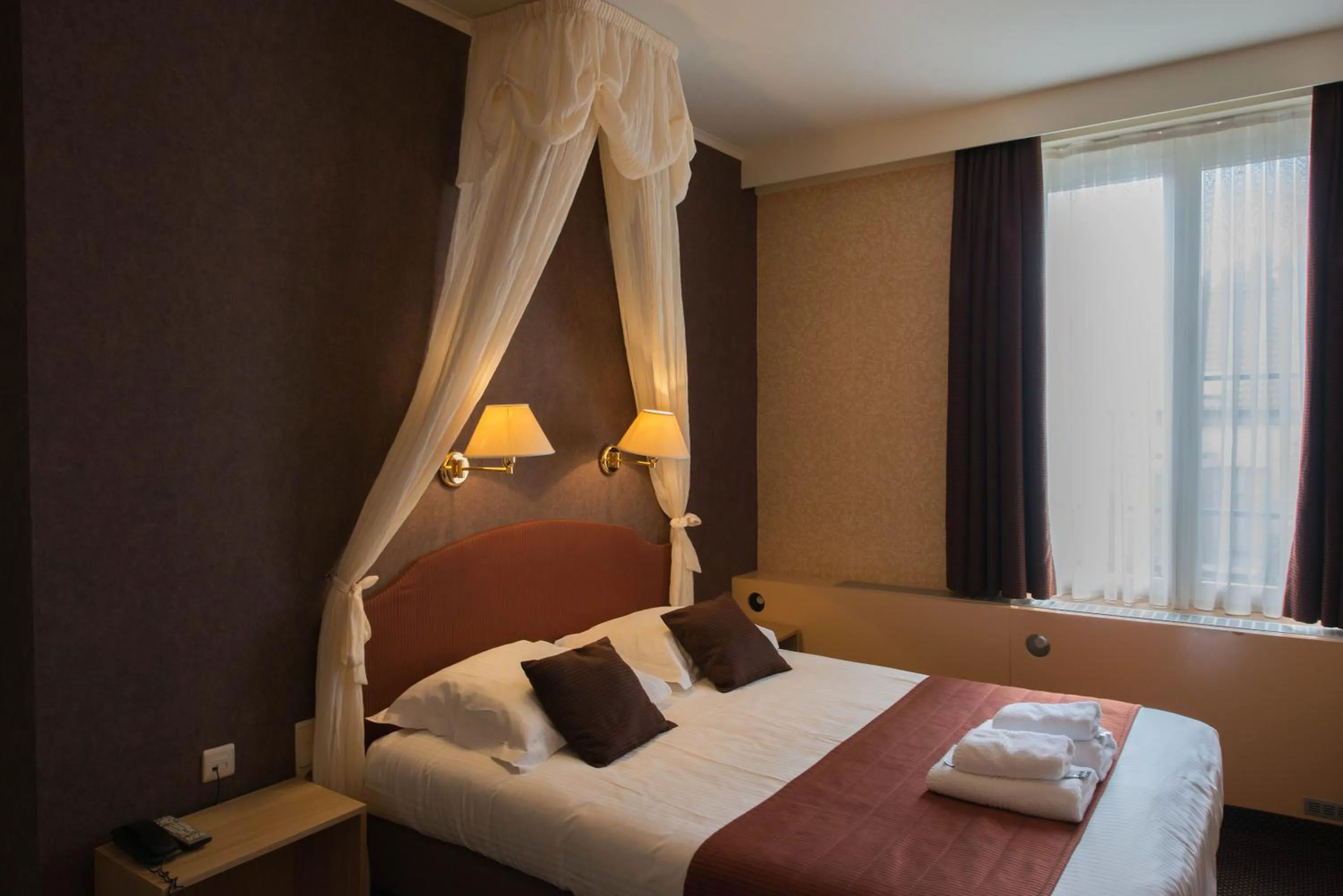 Photo of the whole room, Bed in Hotel Groeninghe