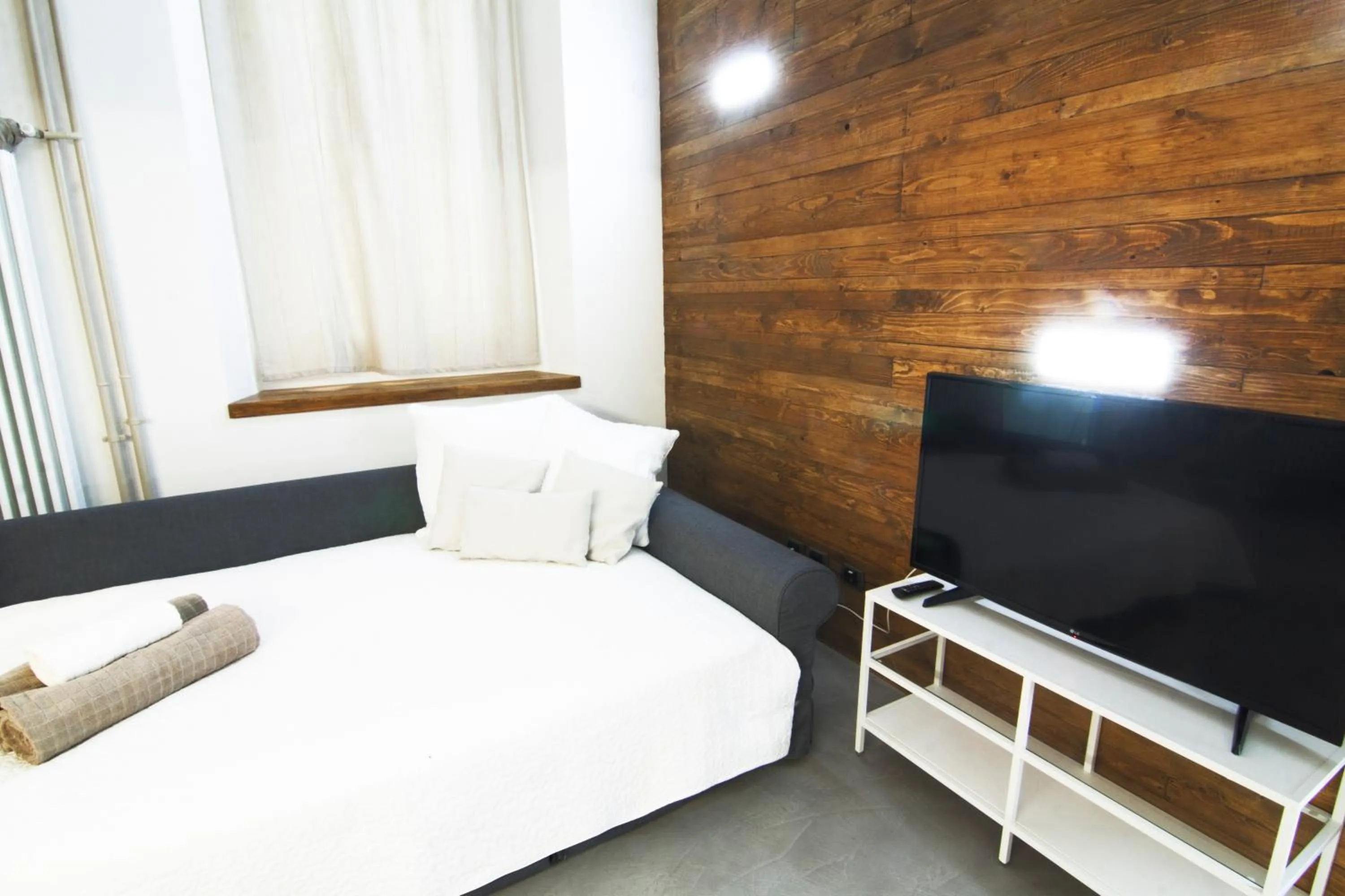 Property building, Bed in Alessia's Flat - Mac Mahon