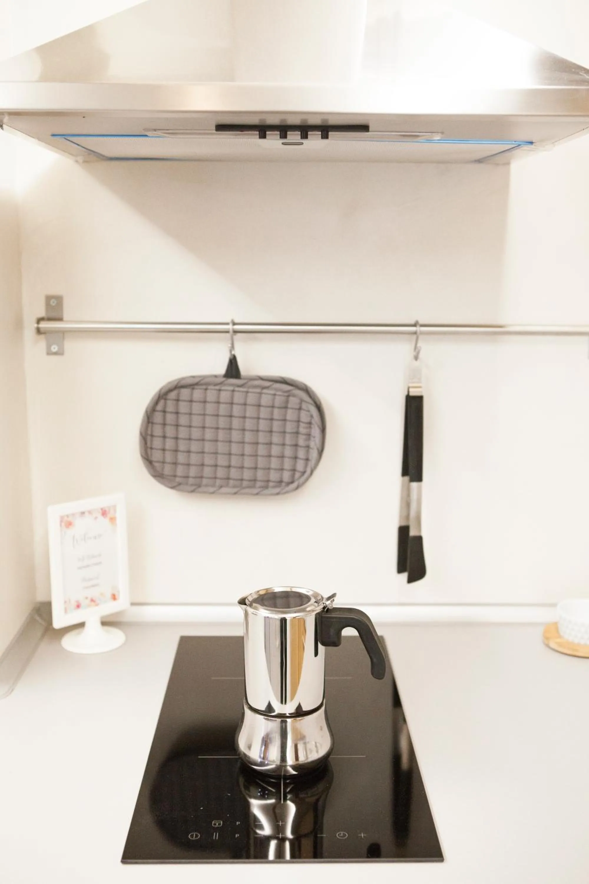 Coffee/tea facilities in Alessia's Flat - Mac Mahon