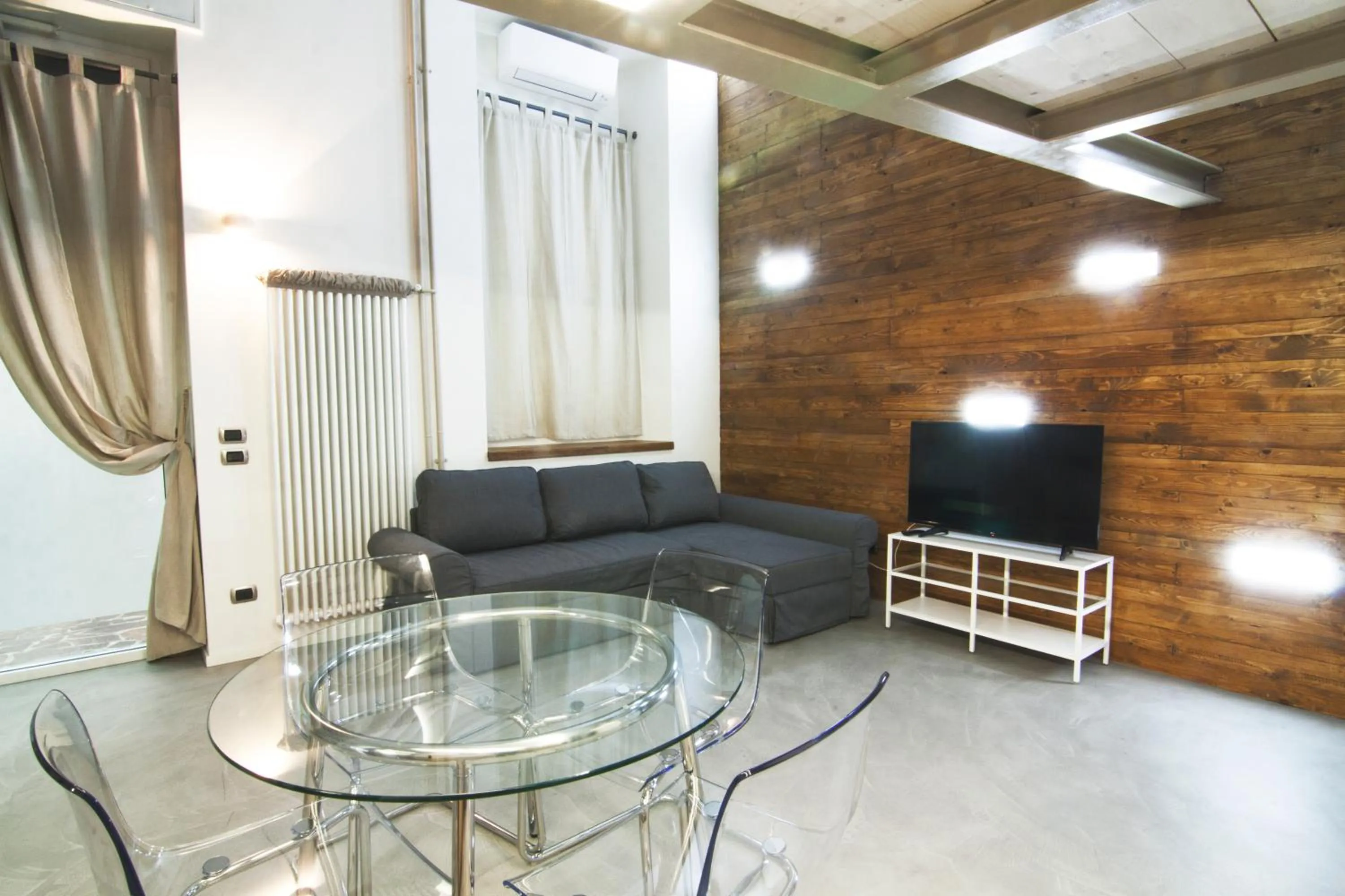 Photo of the whole room in Alessia's Flat - Mac Mahon