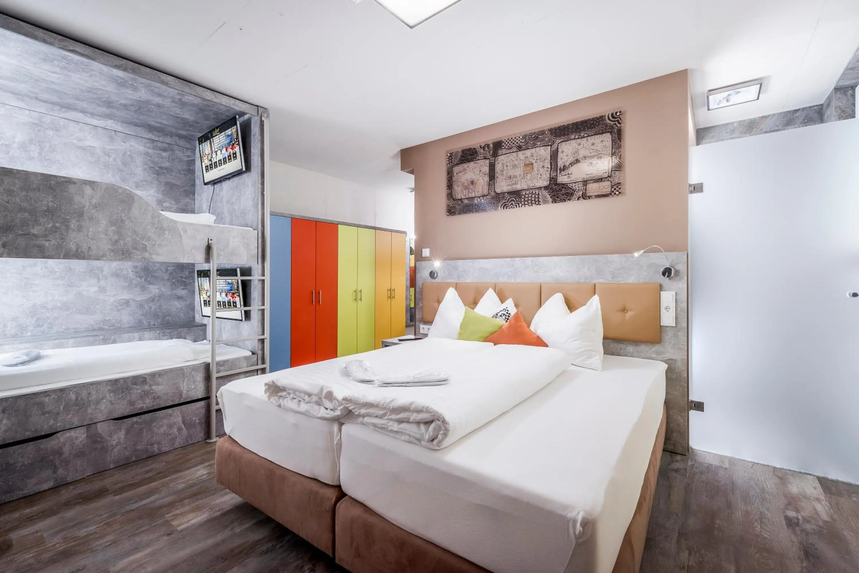 Photo of the whole room, Bed in Cubo Sport & Art Hotel