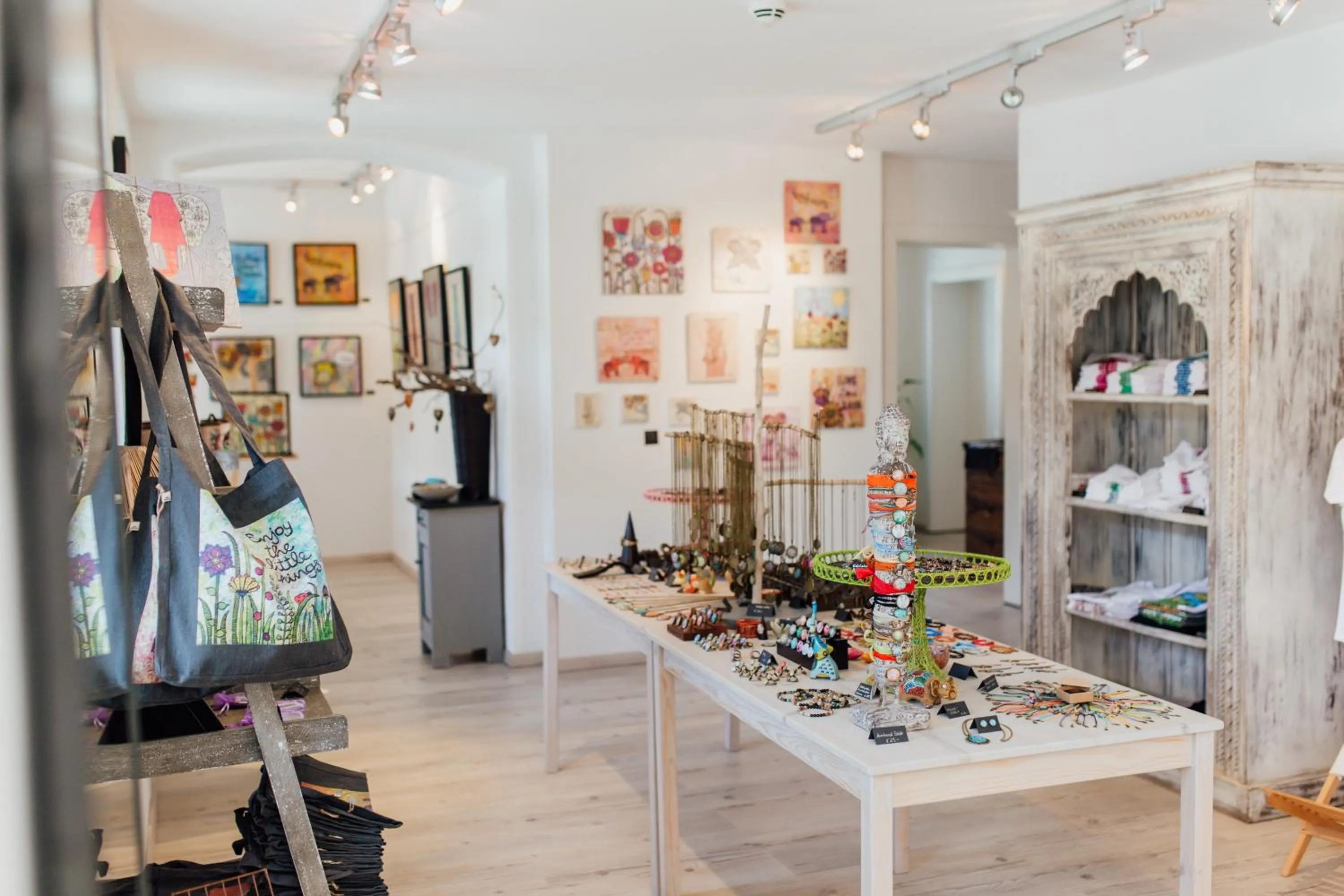 On-site shops in Cubo Sport & Art Hotel