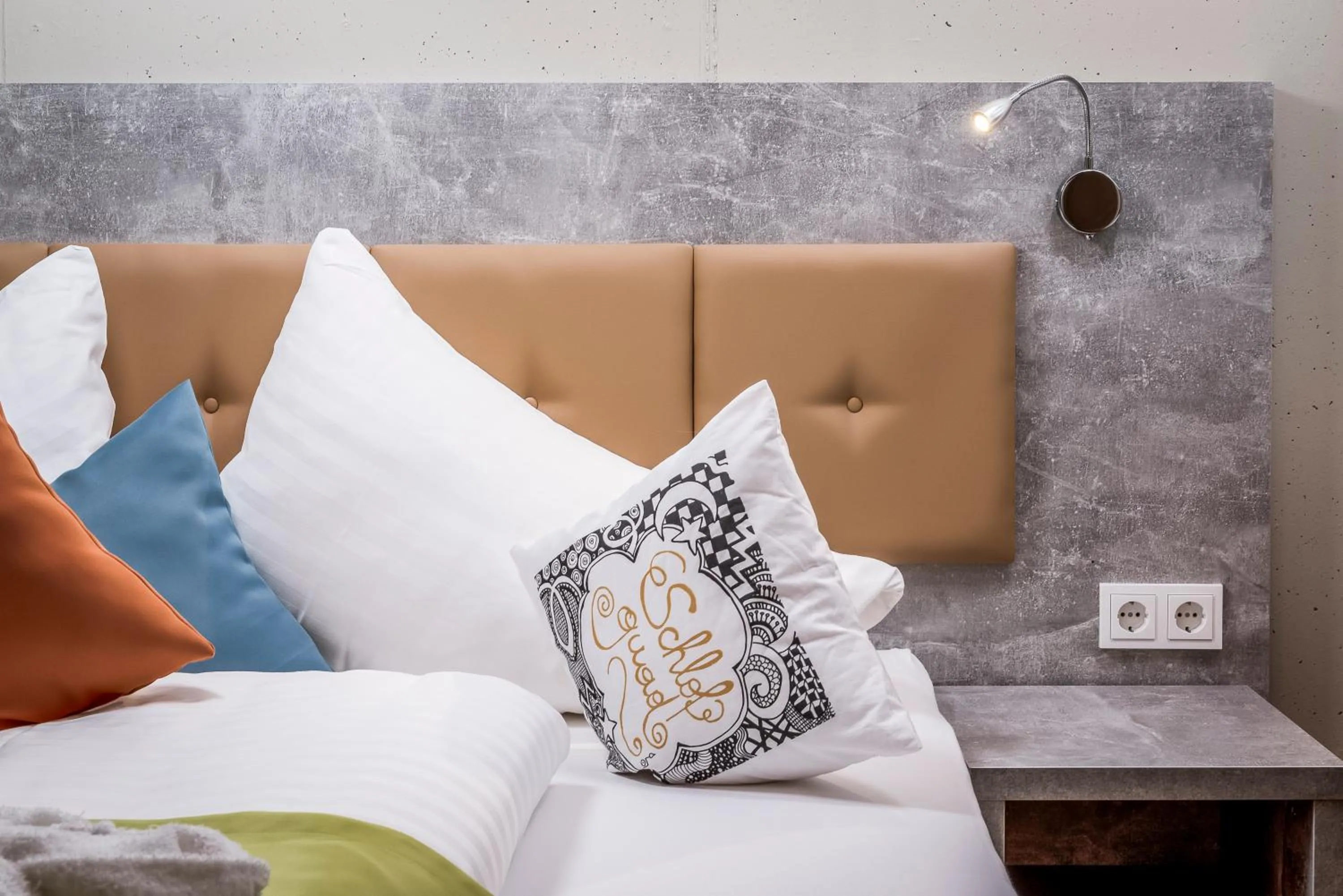 Decorative detail, Bed in Cubo Sport & Art Hotel