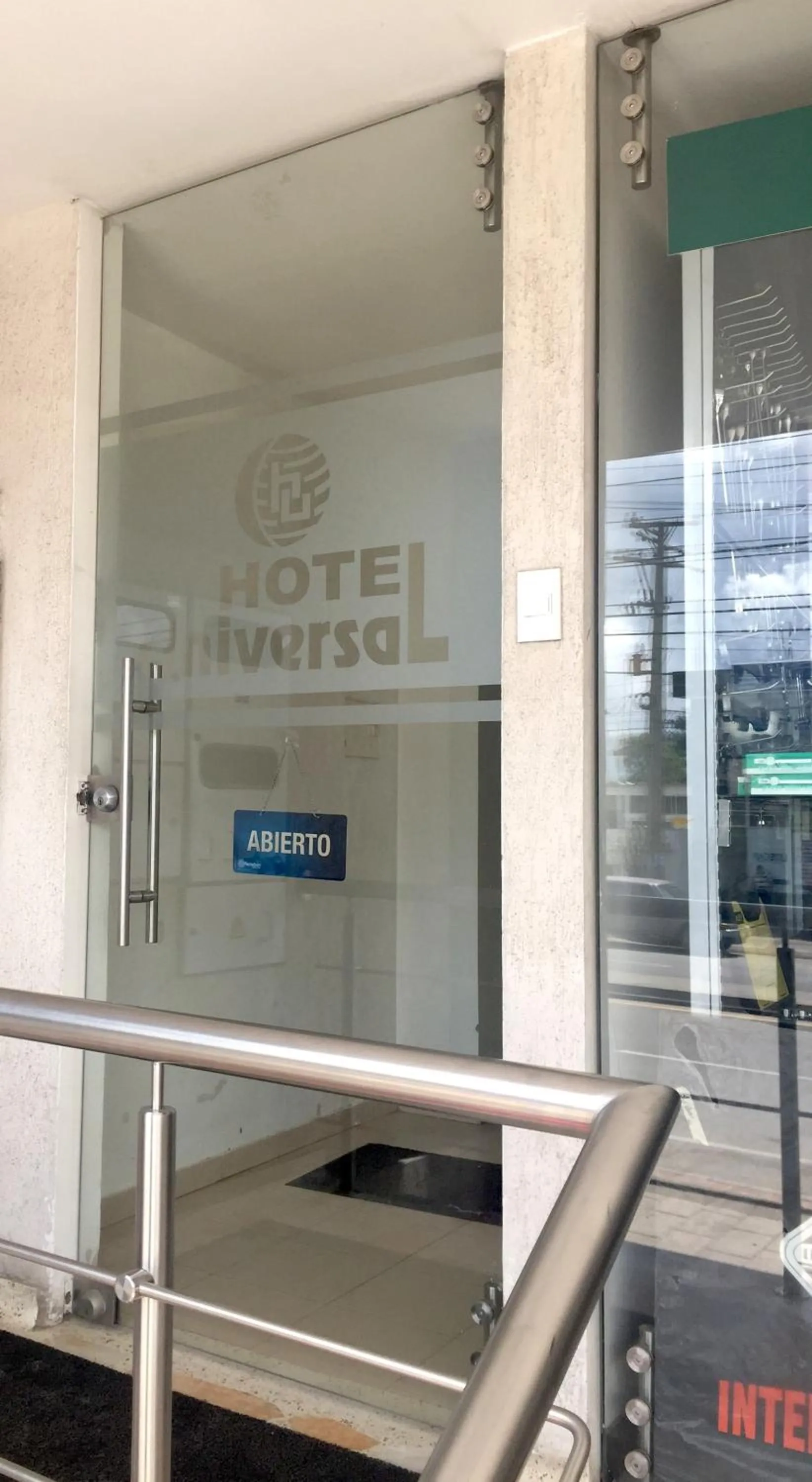 Facade/entrance in Hotel Universal