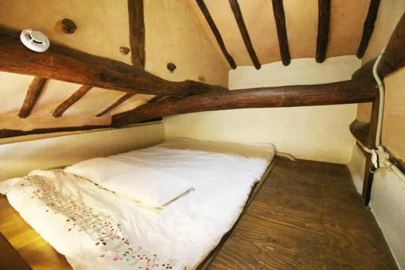 Bedroom, Bed in Sori poonggyung