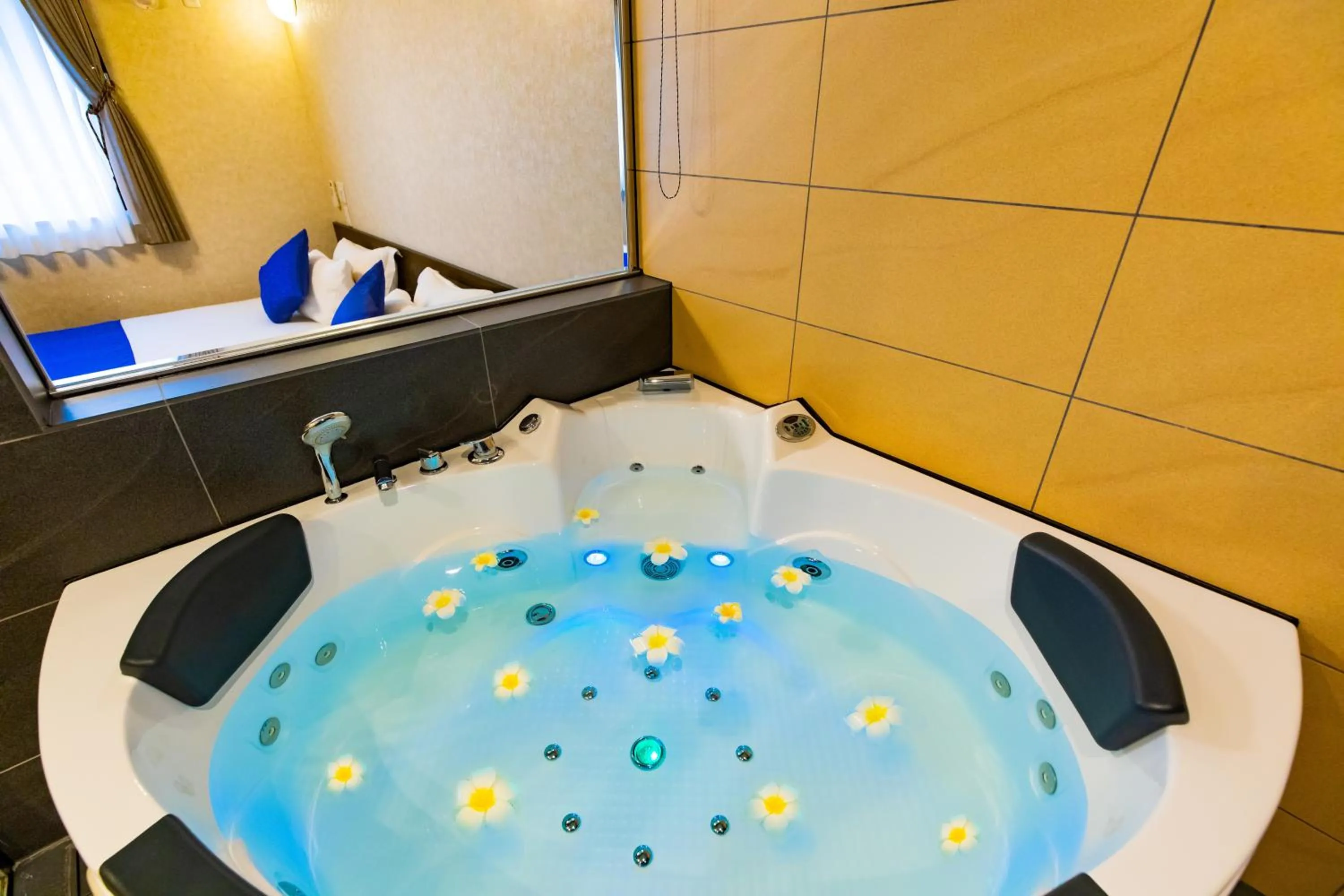 Hot Tub in Kerama Terrace