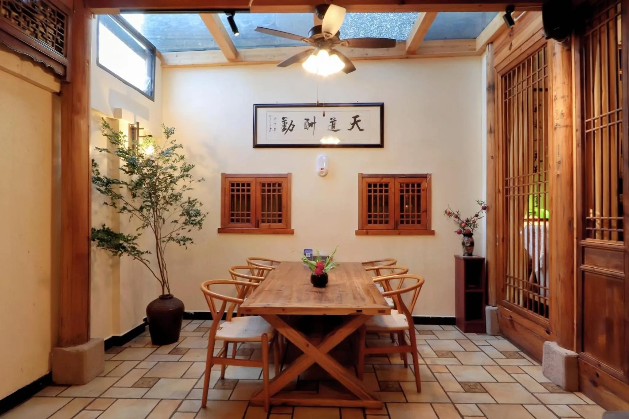 Restaurant/places to eat in Mild Spring Boutique Hotel