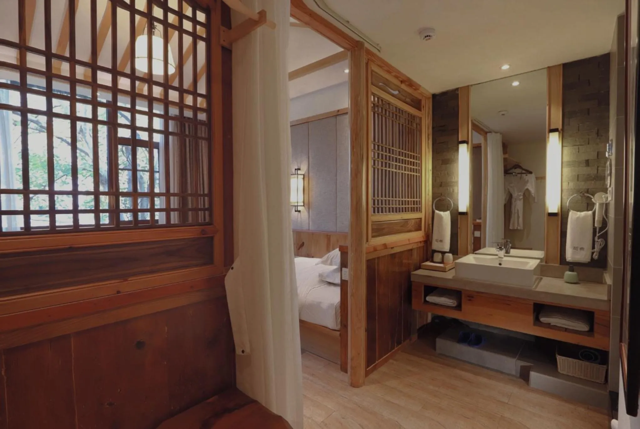 Shower, Bed in Mild Spring Boutique Hotel