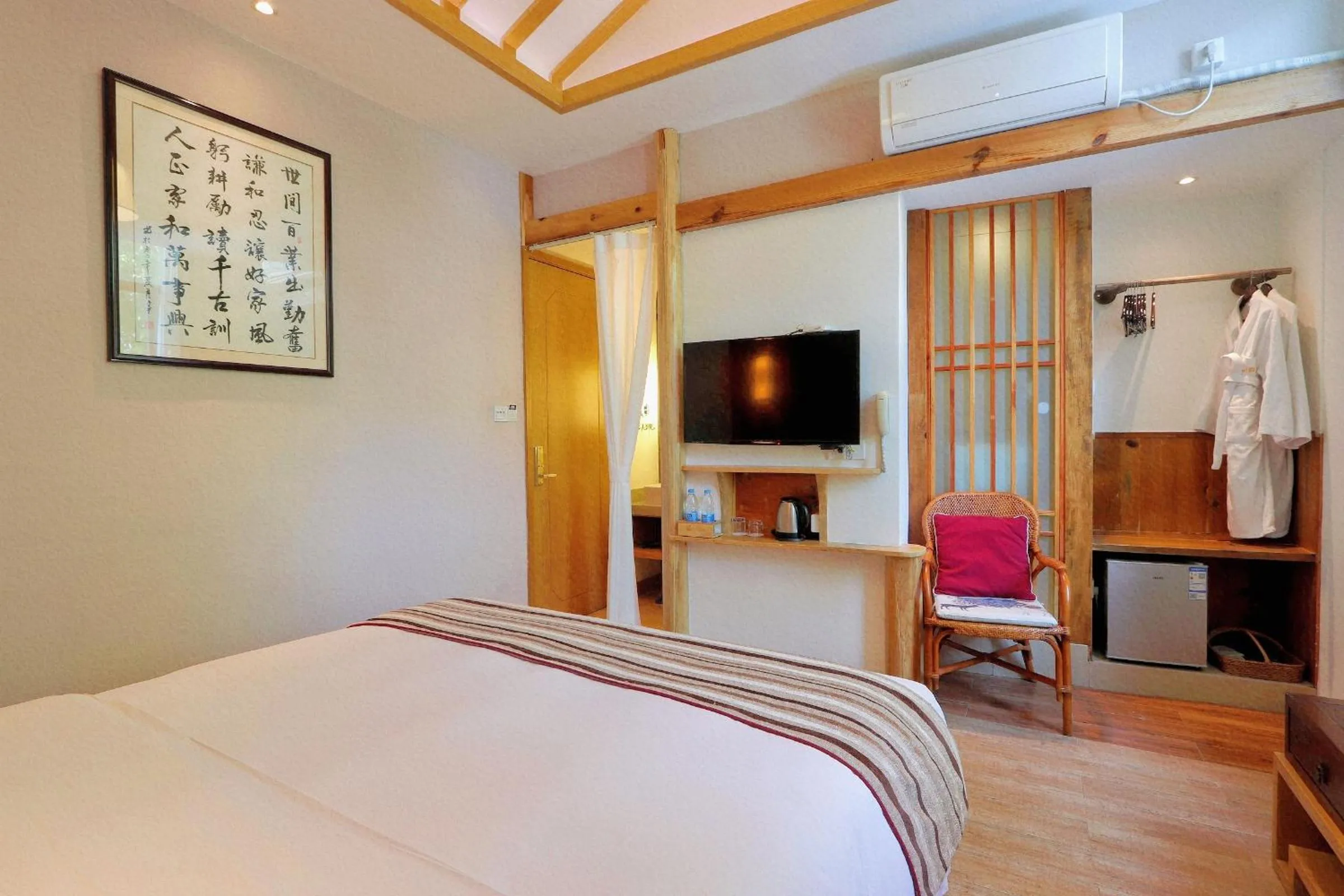 Photo of the whole room, Bed in Mild Spring Boutique Hotel