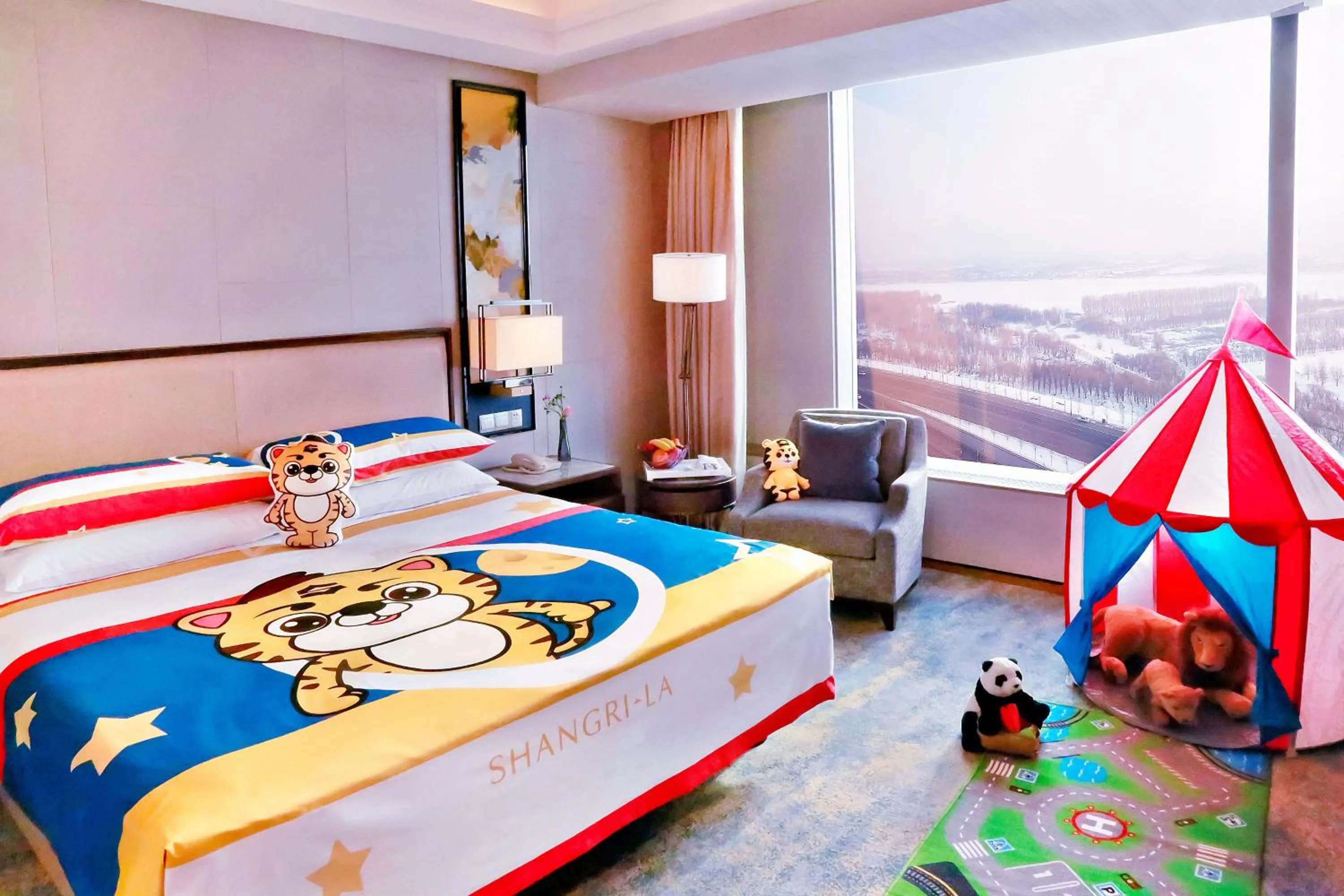 Photo of the whole room, Bed in Shangri-La Songbei, Harbin