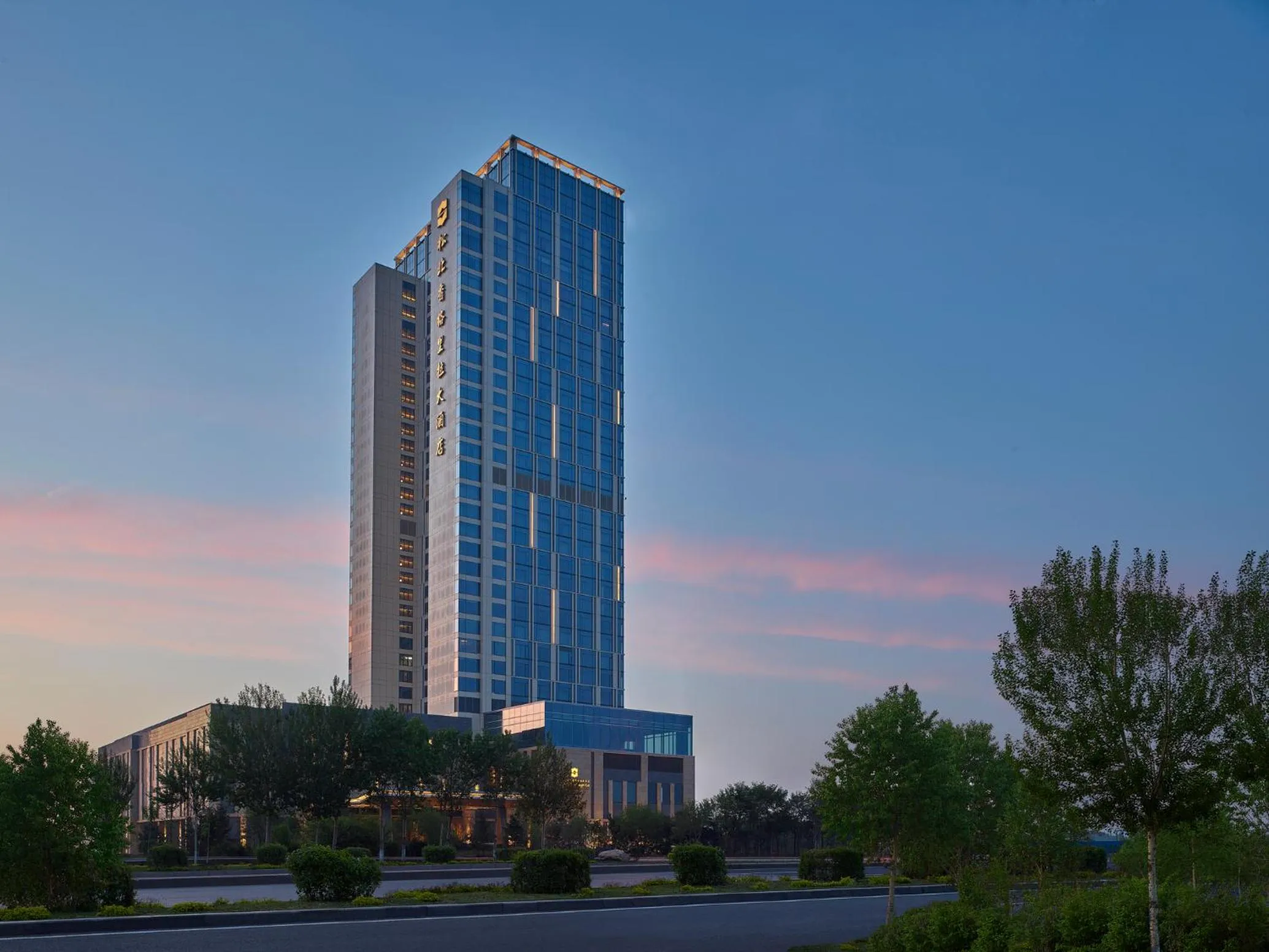 Facade/entrance in Shangri-La Songbei, Harbin