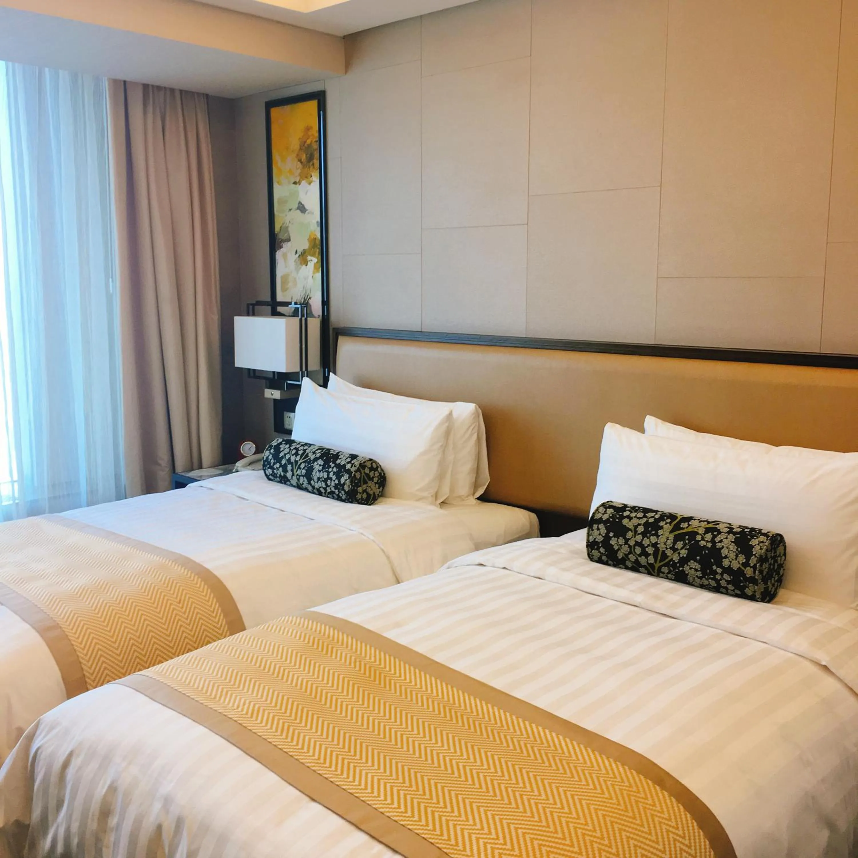 Photo of the whole room, Bed in Shangri-La Songbei, Harbin