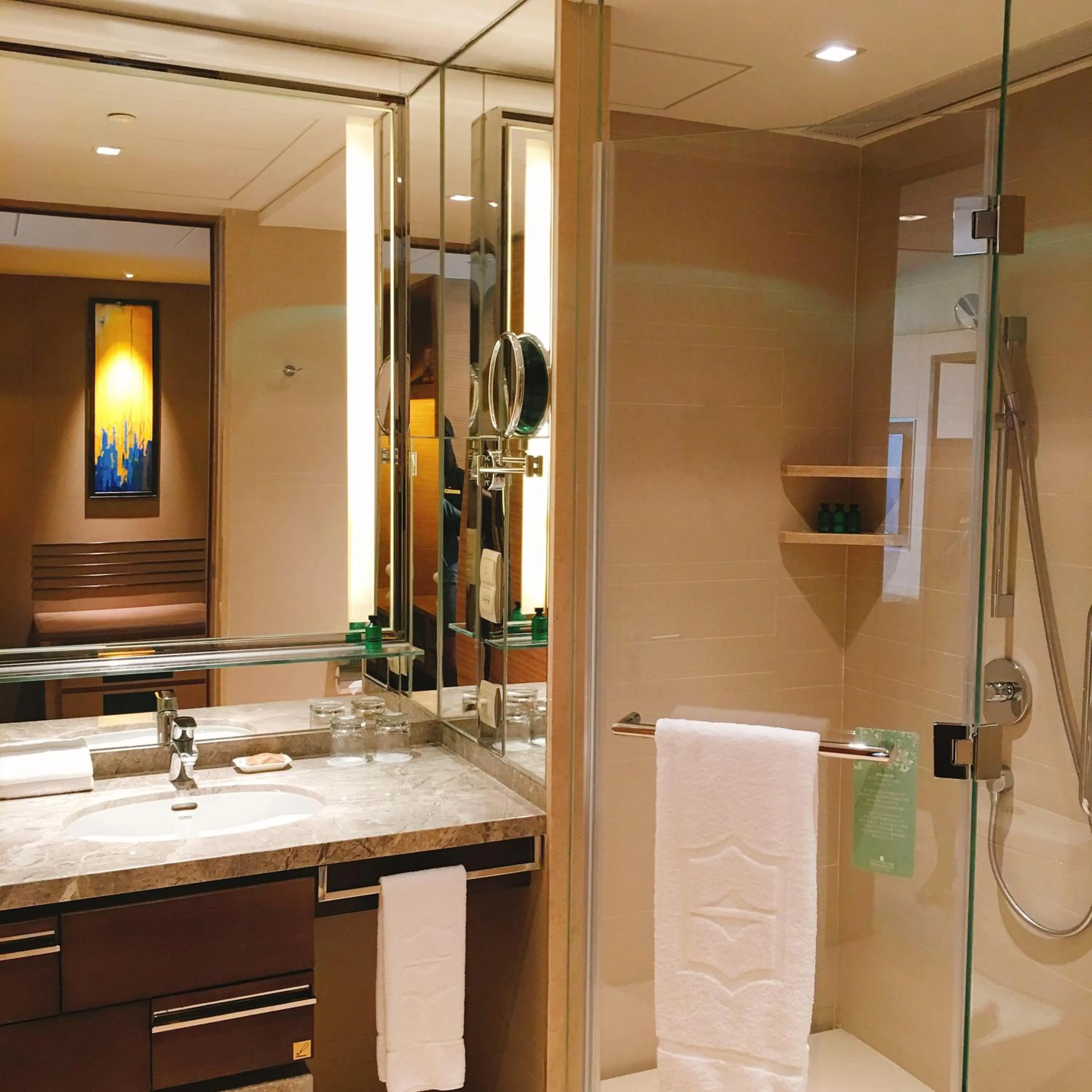 Shower in Shangri-La Songbei, Harbin