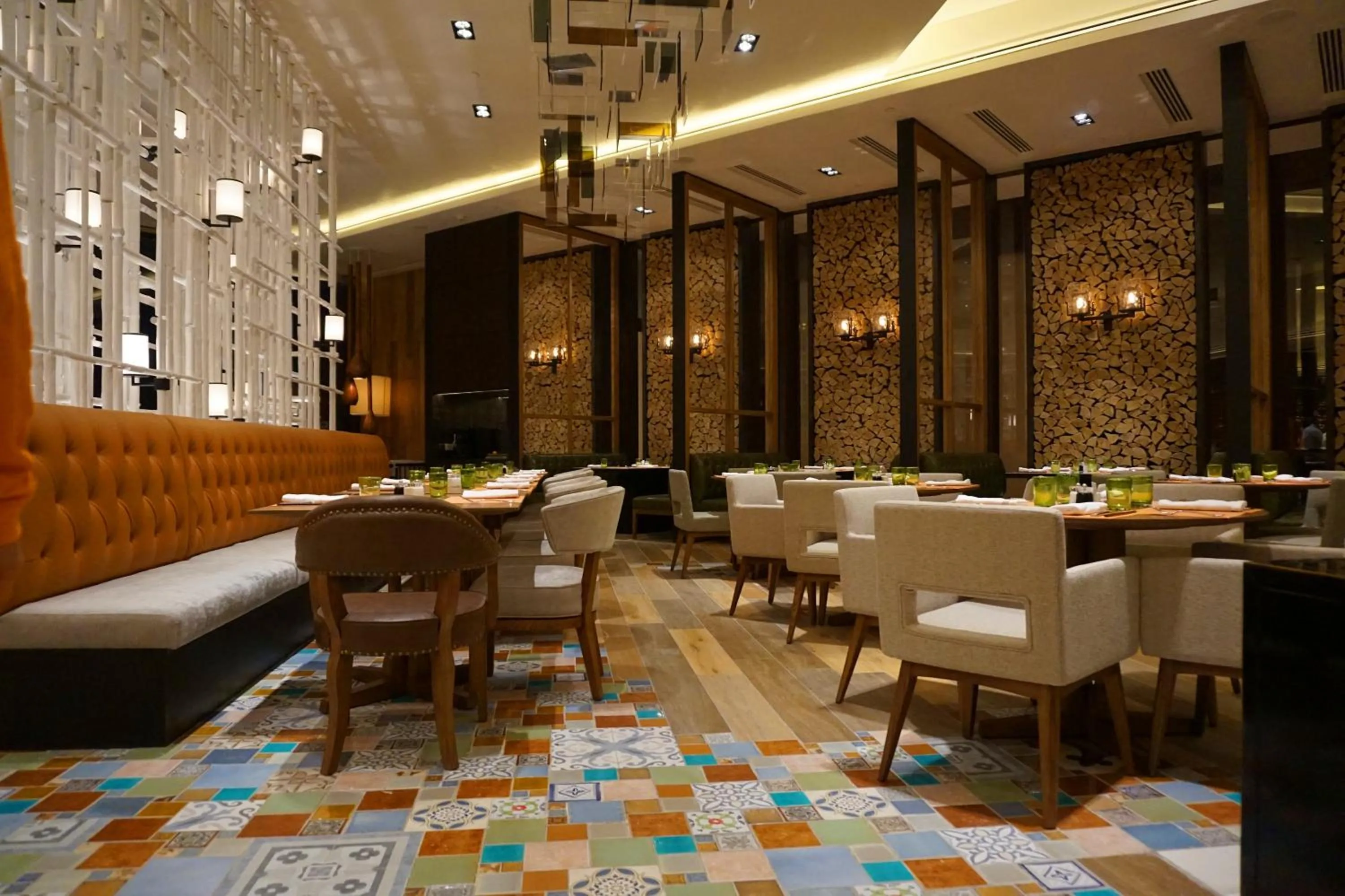 Restaurant/places to eat in Shangri-La Songbei, Harbin