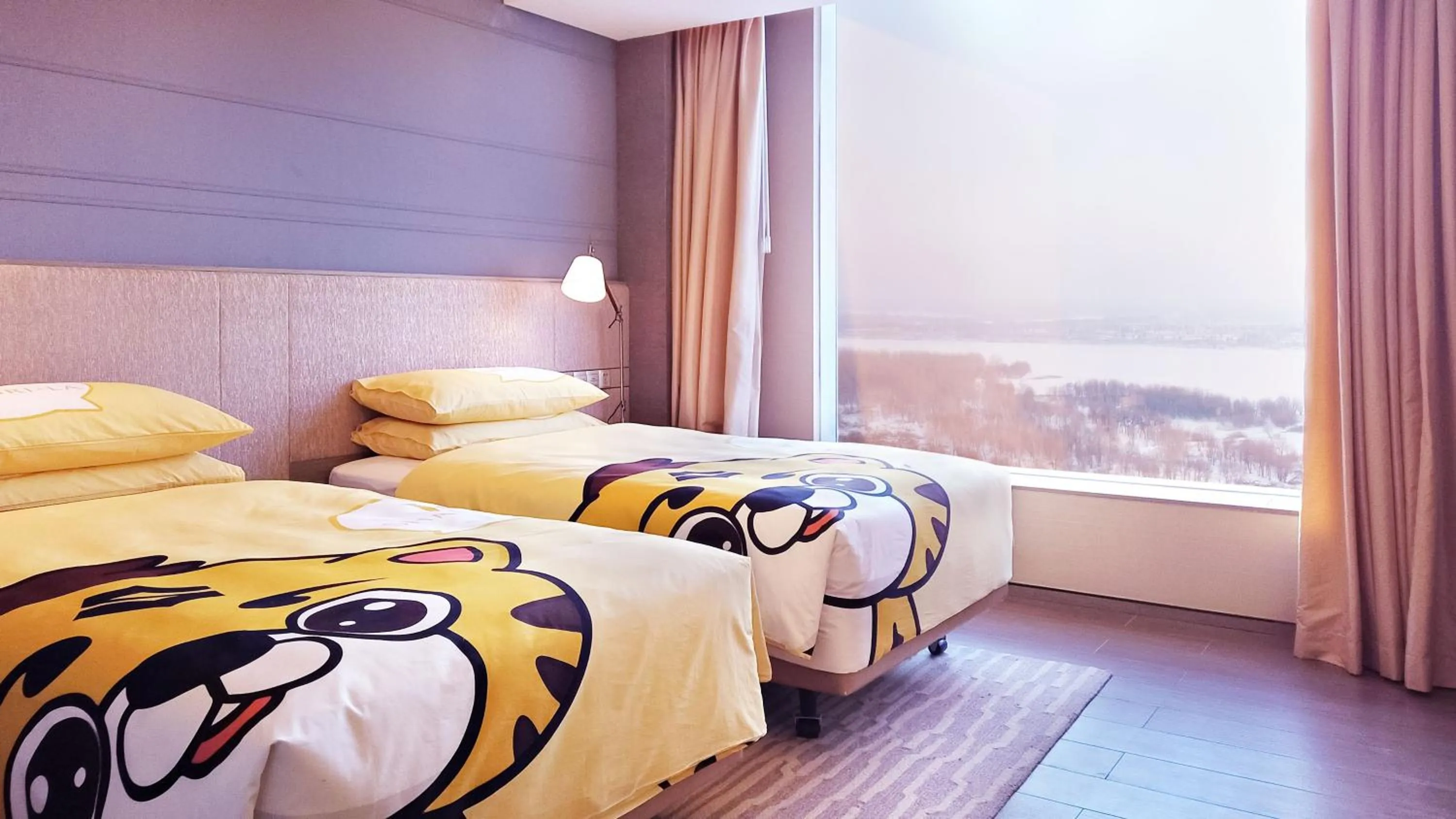 Photo of the whole room, Bed in Shangri-La Songbei, Harbin