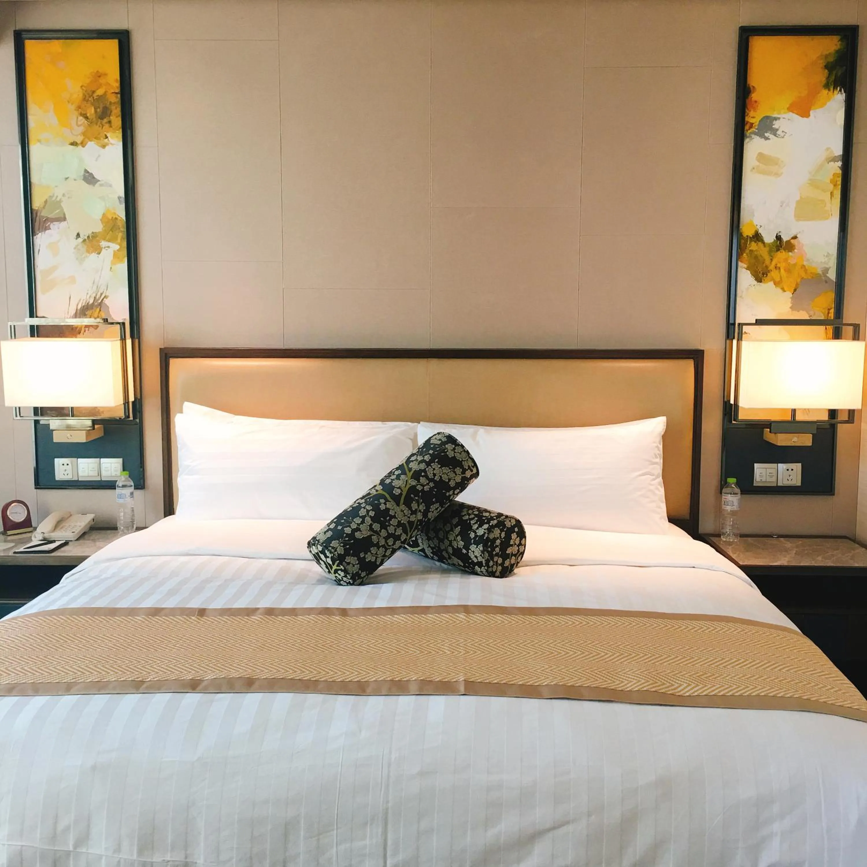 Photo of the whole room, Bed in Shangri-La Songbei, Harbin