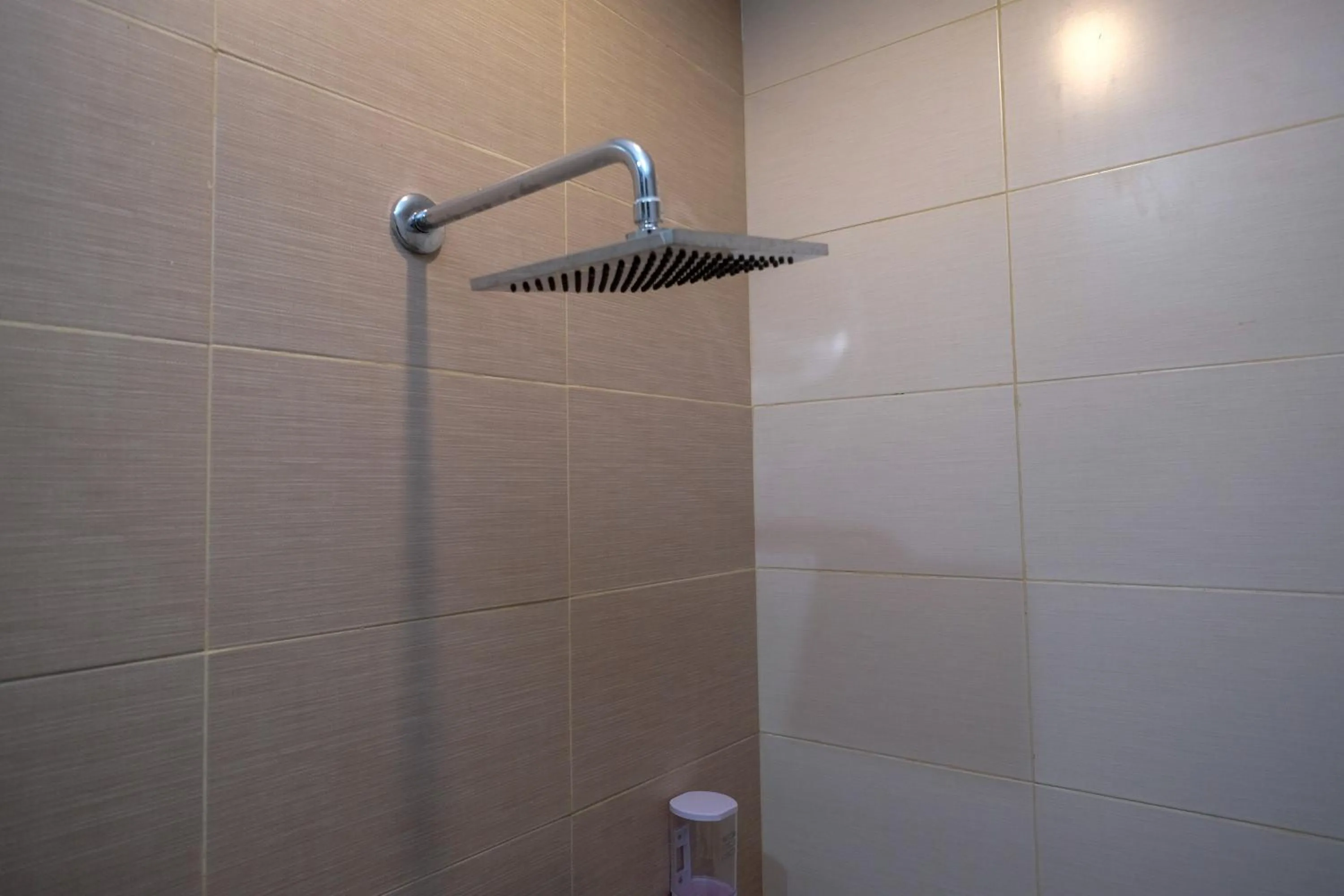 Bathroom in Urbanview Hotel Syariah Wisnugraha by RedDoorz